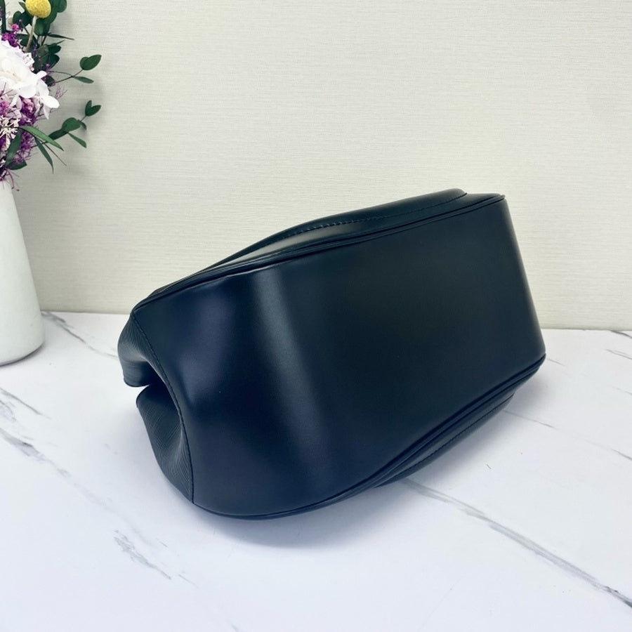 Louis Vuitton - Sac Montaigne - Leather - Black - (medium)