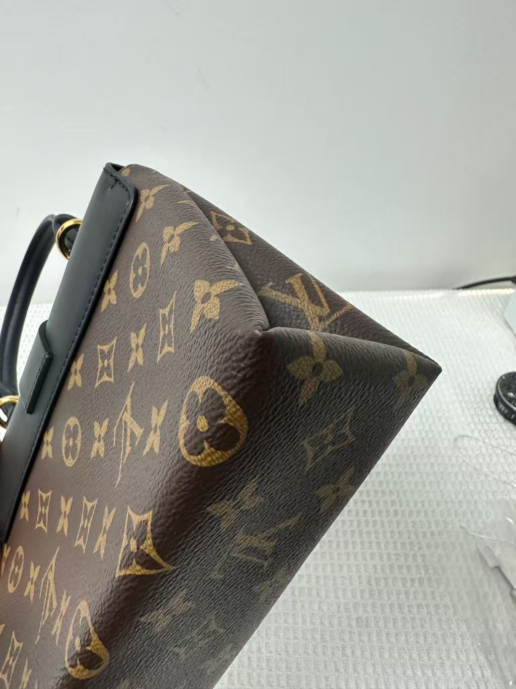 Louis Vuitton - Sac Plat BB - Monogram coated canvas and smooth cowhide leather - Black and Brown with Gold-tone Hardware - (Mini)