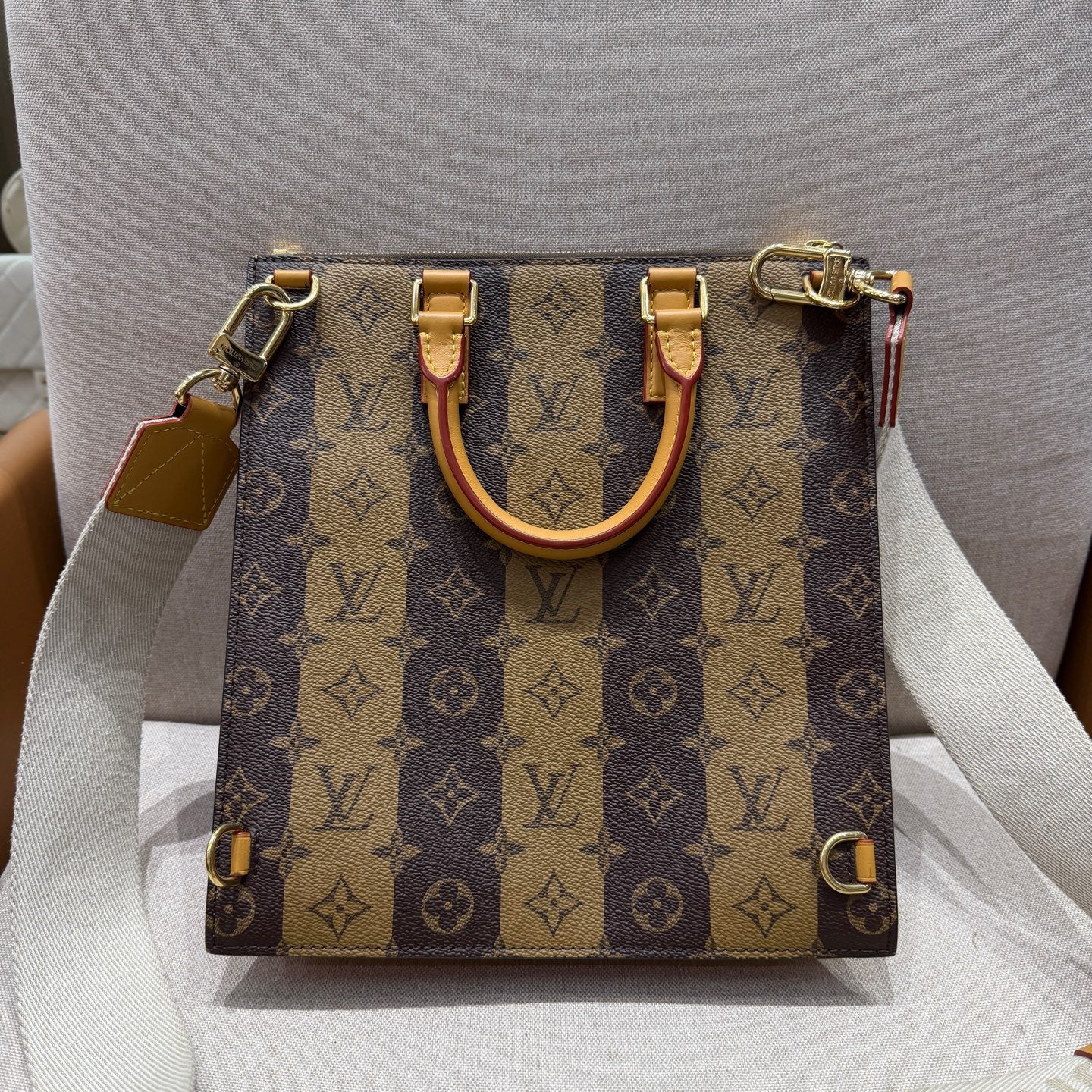 Louis Vuitton - Sac Plat Messenger - Coated Canvas with Leather Trim - Brown - (small)