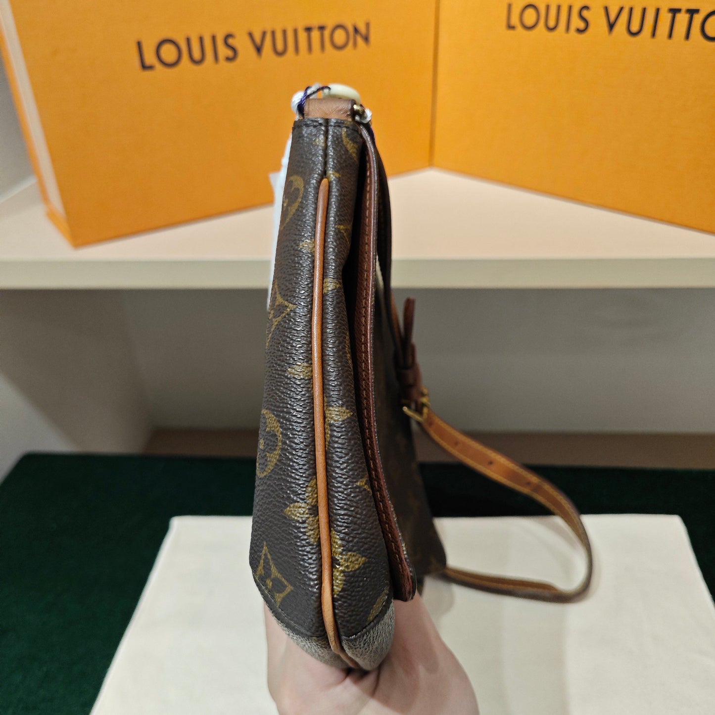 Louis Vuitton - Saint Cloud MM - Monogram canvas and natural cowhide leather - Brown - (medium)