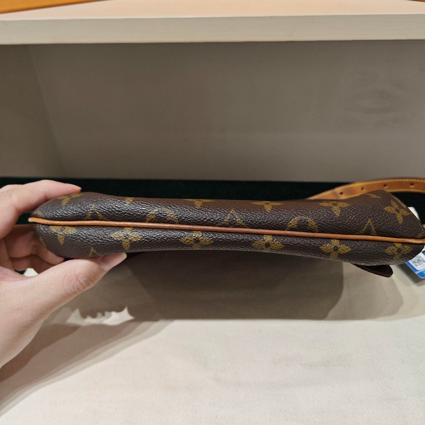 Louis Vuitton - Saint Cloud MM - Monogram canvas and natural cowhide leather - Brown - (medium)