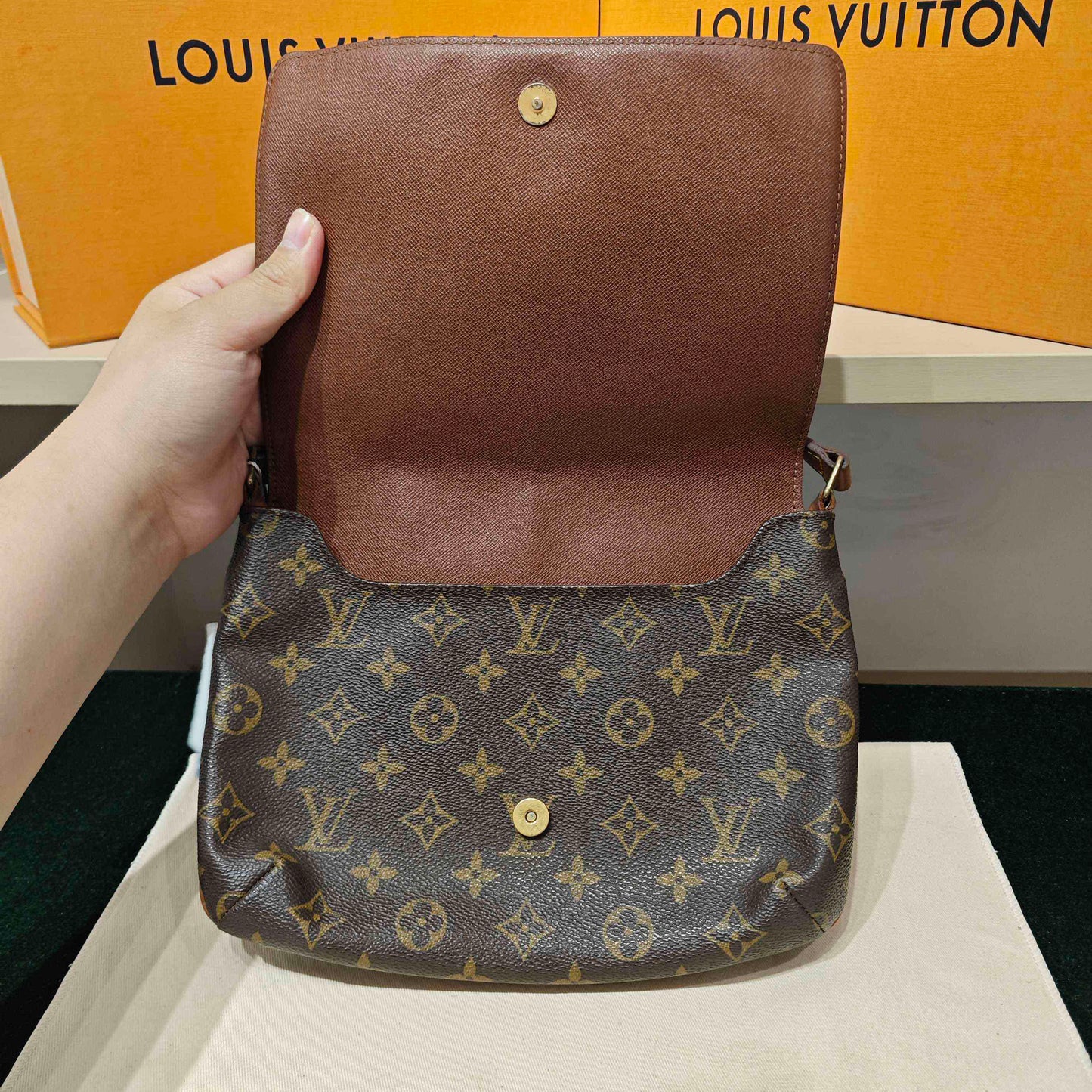Louis Vuitton - Saint Cloud MM - Monogram canvas and natural cowhide leather - Brown - (medium)