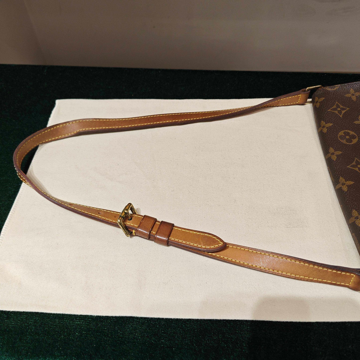 Louis Vuitton - Saint Cloud MM - Monogram canvas and natural cowhide leather - Brown - (medium)