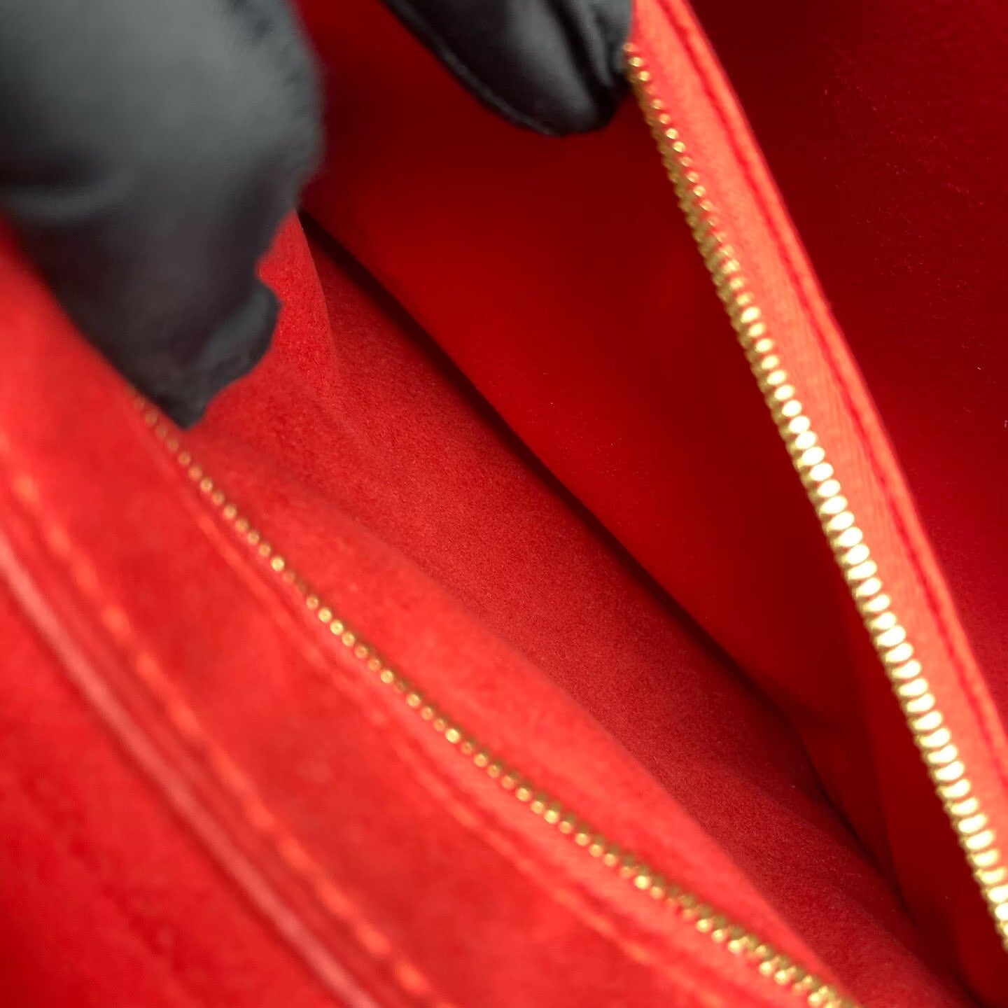 Louis Vuitton - Saint Germain - Grained leather - Red with Gold-Tone Hardware - (Medium)