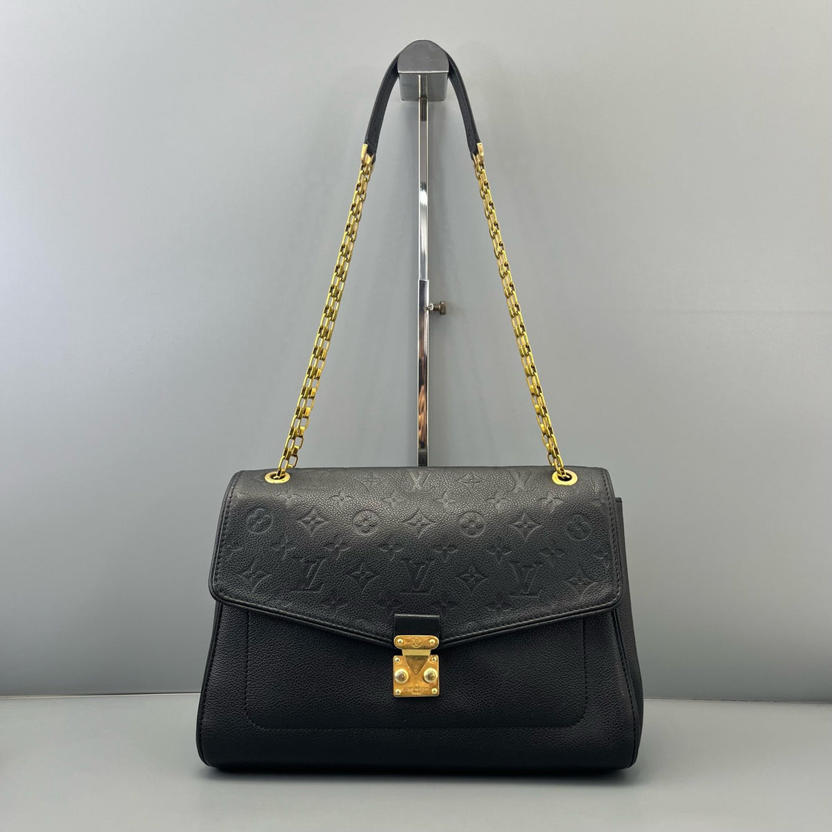 Louis Vuitton - Saint Germain - Leather - Black - (medium)