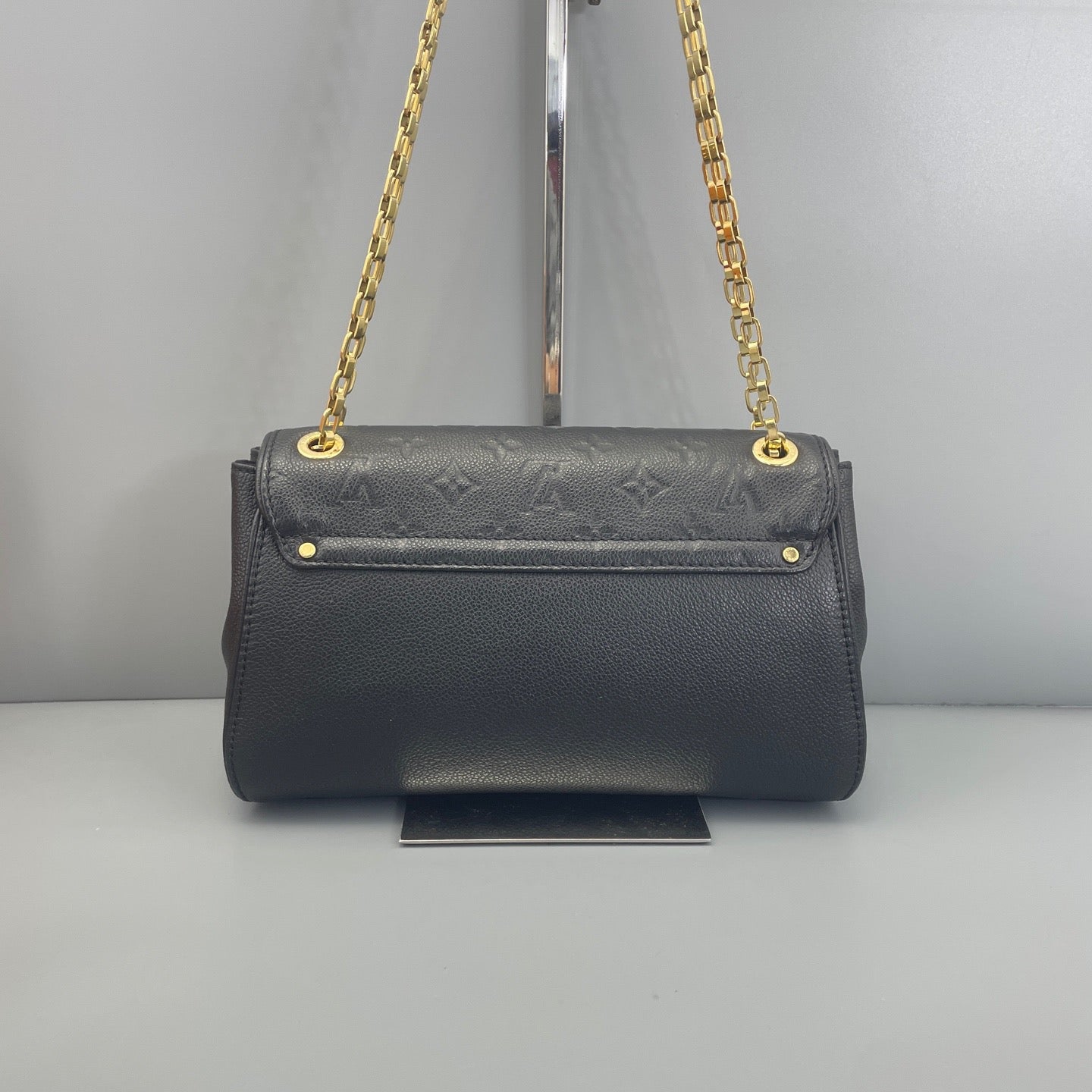 Louis Vuitton - Saint Germain - Leather - Black - (medium)