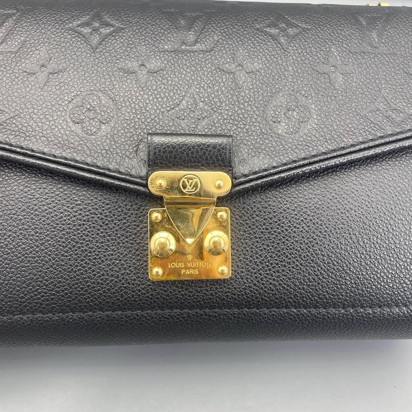 Louis Vuitton - Saint Germain - Leather - Black - (medium)