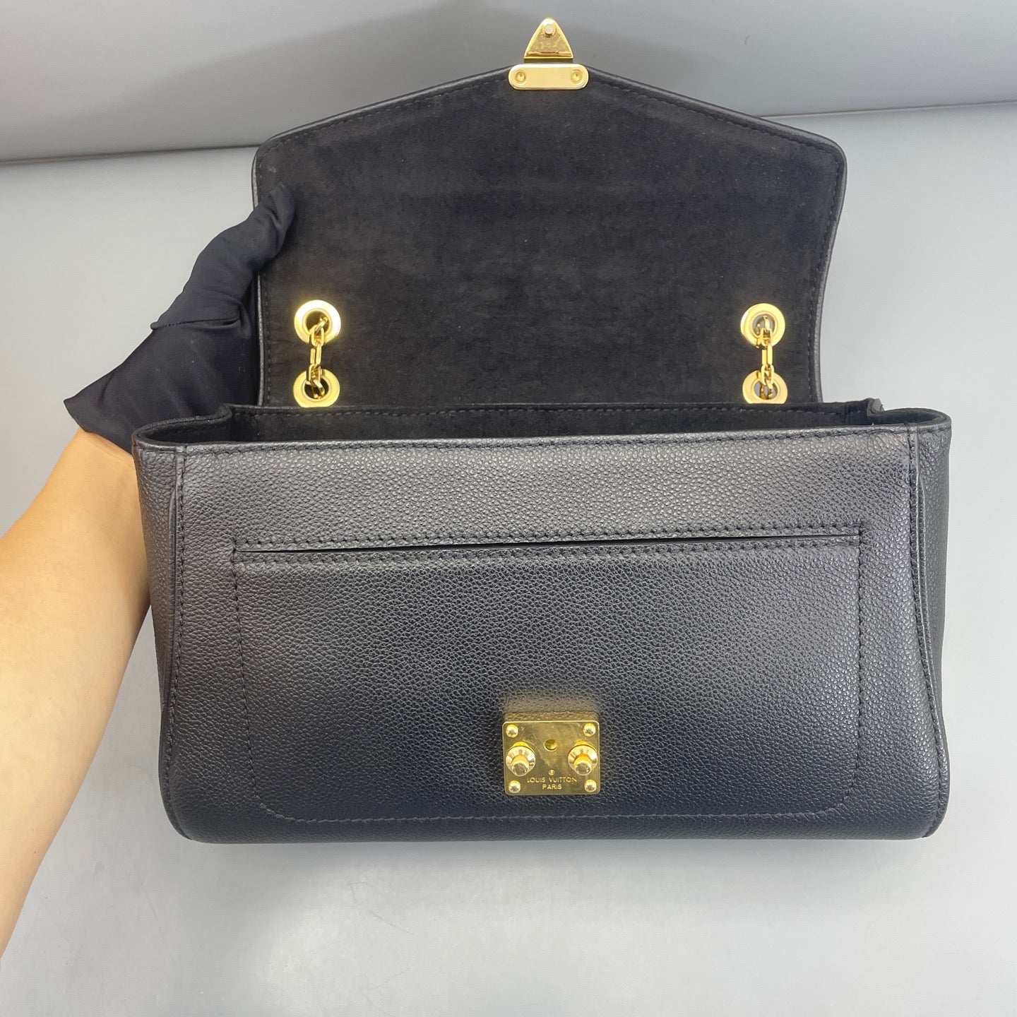 Louis Vuitton - Saint Germain - Leather - Black - (medium)
