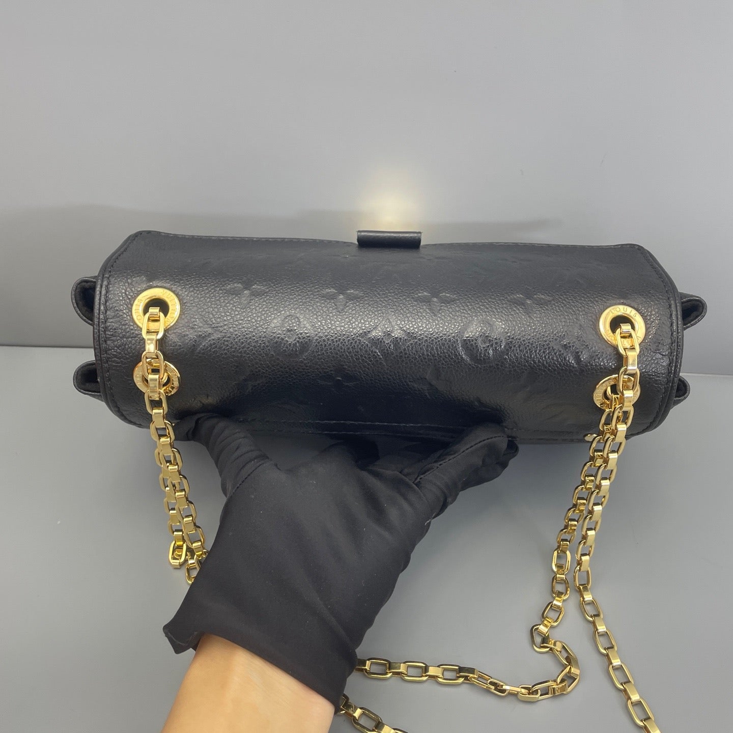 Louis Vuitton - Saint Germain - Leather - Black - (medium)