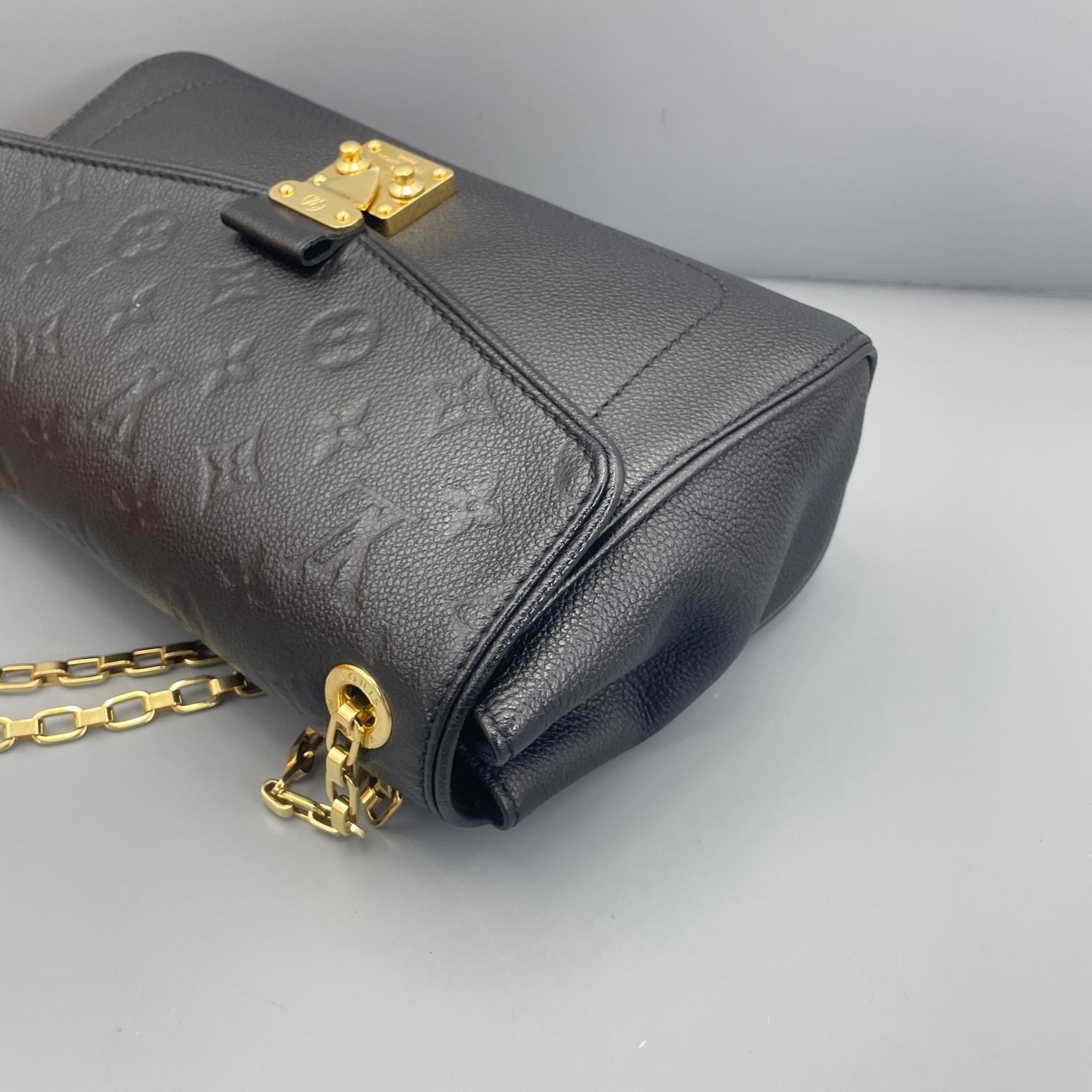 Louis Vuitton - Saint Germain - Leather - Black - (medium)