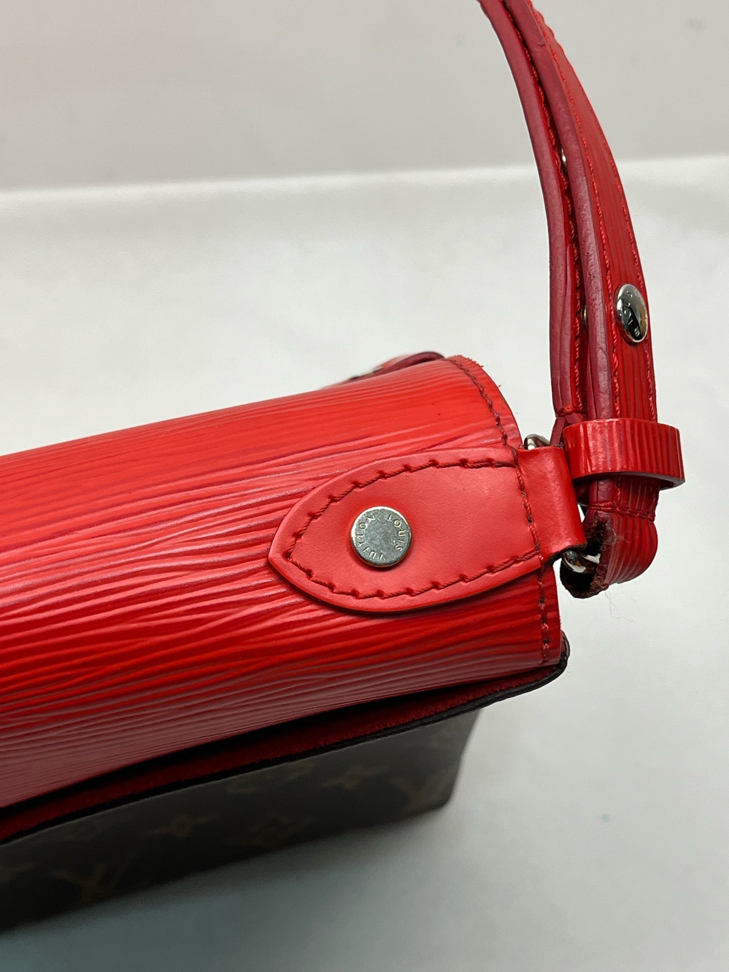 Louis Vuitton - Saint Michel - Leather - Multicolour - (small)