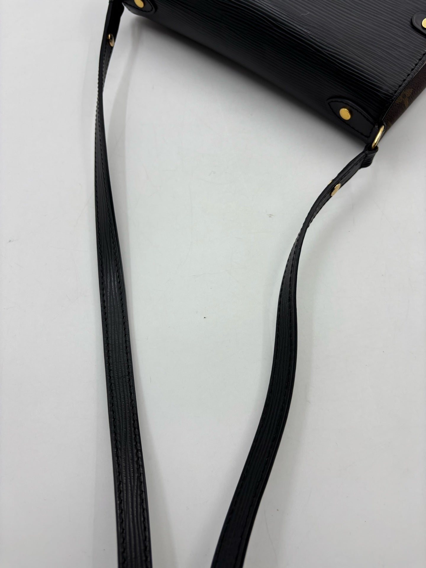 Louis Vuitton - Saint Michel - Leather - Multicolour - (small)