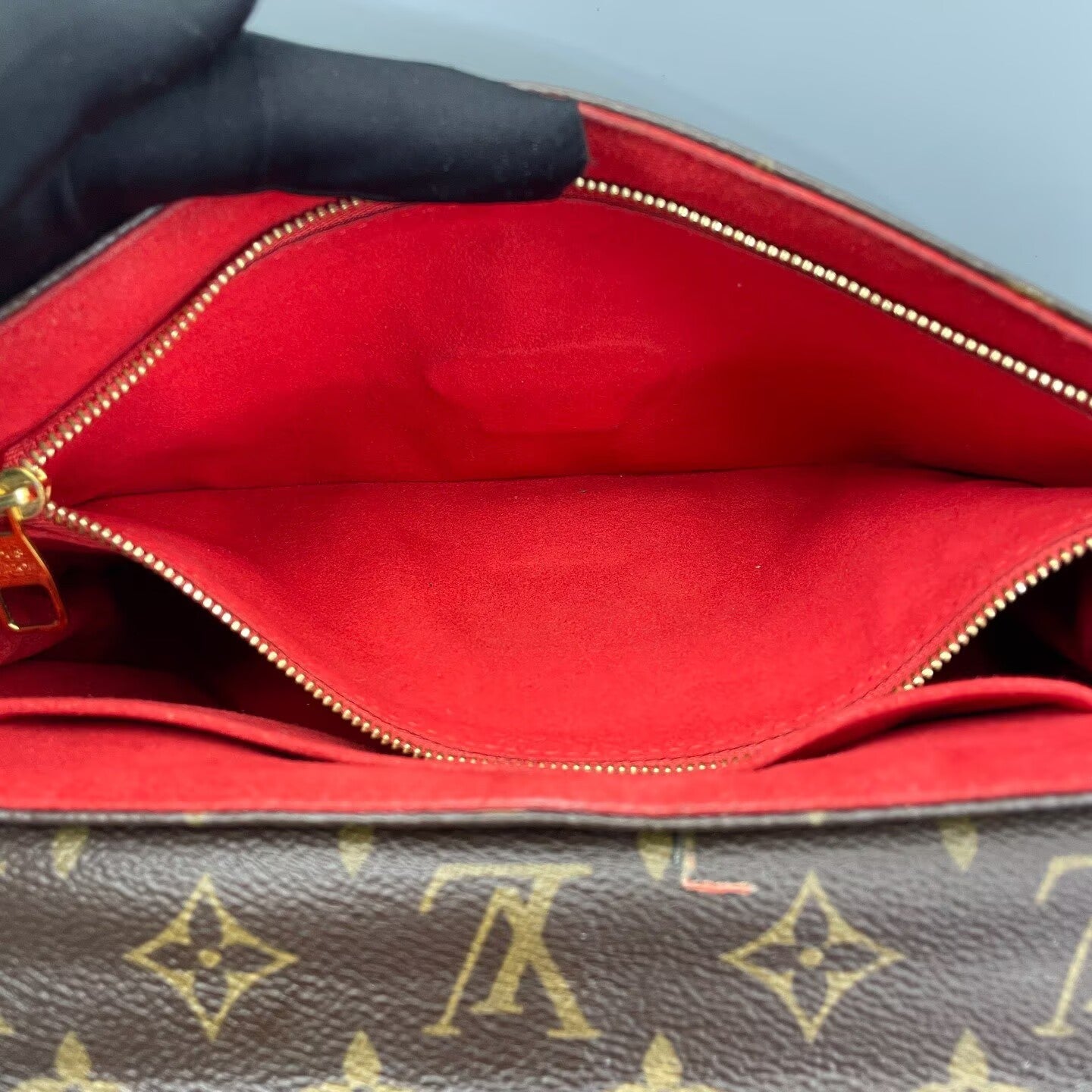 Louis Vuitton - Saint Placide Chain Bag - Monogram coated canvas and grained cowhide leather - Monogram Brown with Red accents - (Medium)