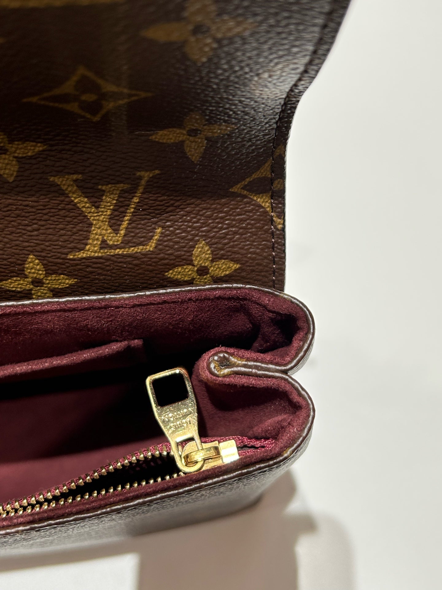 Louis Vuitton - Saint Placide - Leather - Burgundy - (medium)