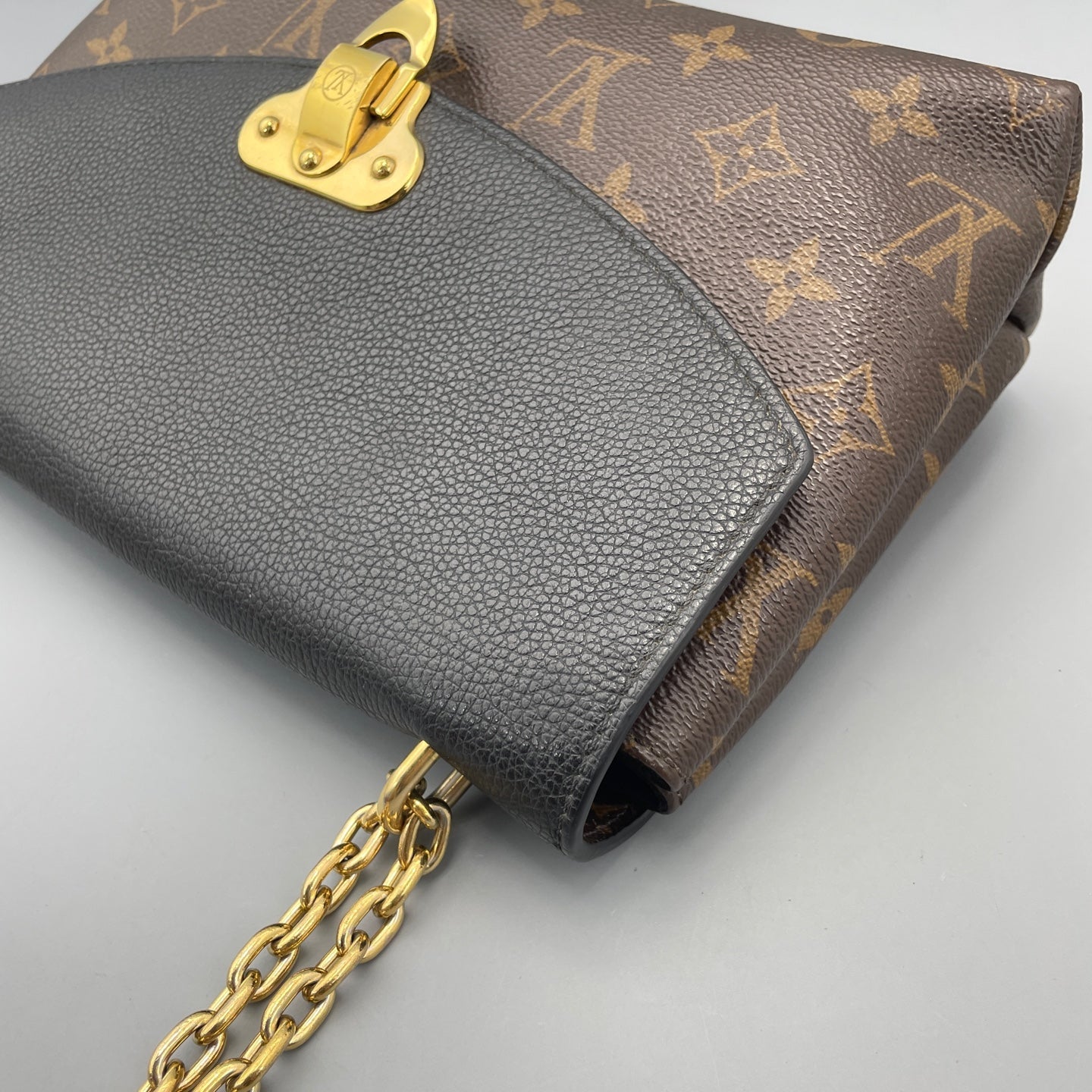 Louis Vuitton - Saint Placide - Leather - Multicolour - (medium)