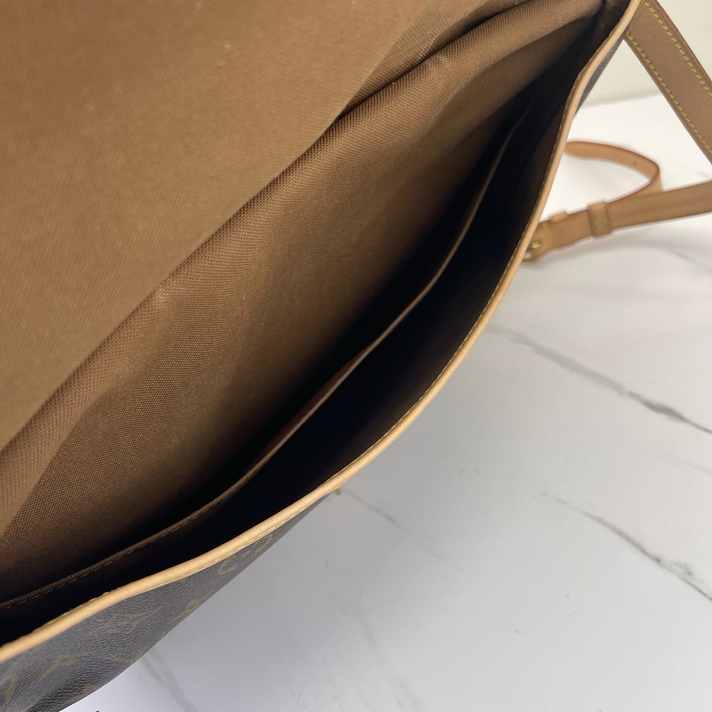 Louis Vuitton - Saumur - Leather - Brown - (large)