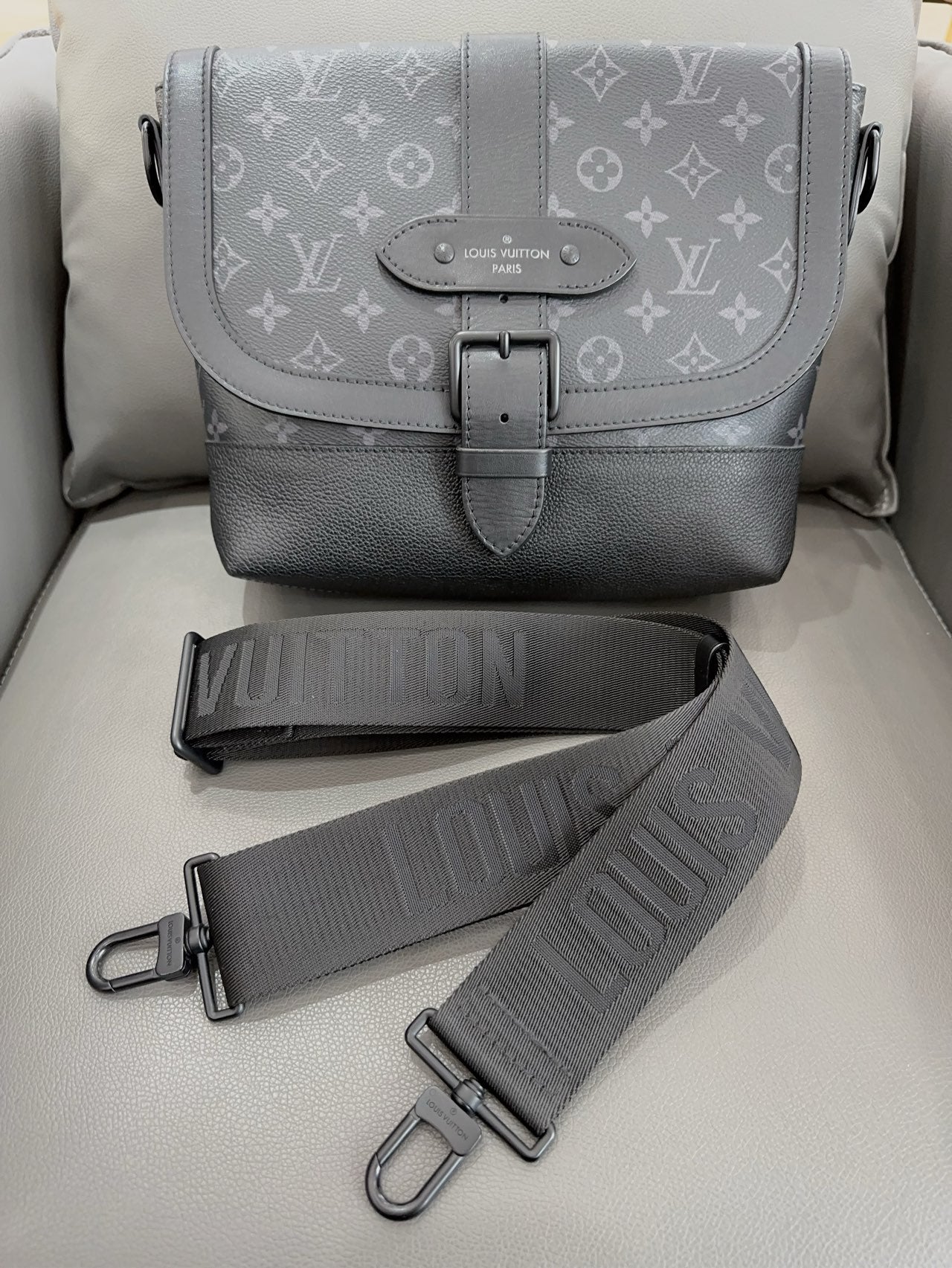 Louis Vuitton - Saumur - Leather - Grey - (medium)