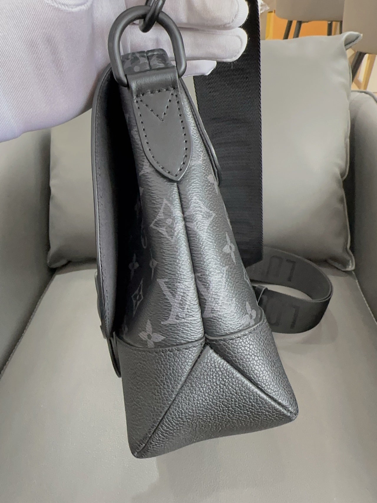 Louis Vuitton - Saumur - Leather - Grey - (medium)
