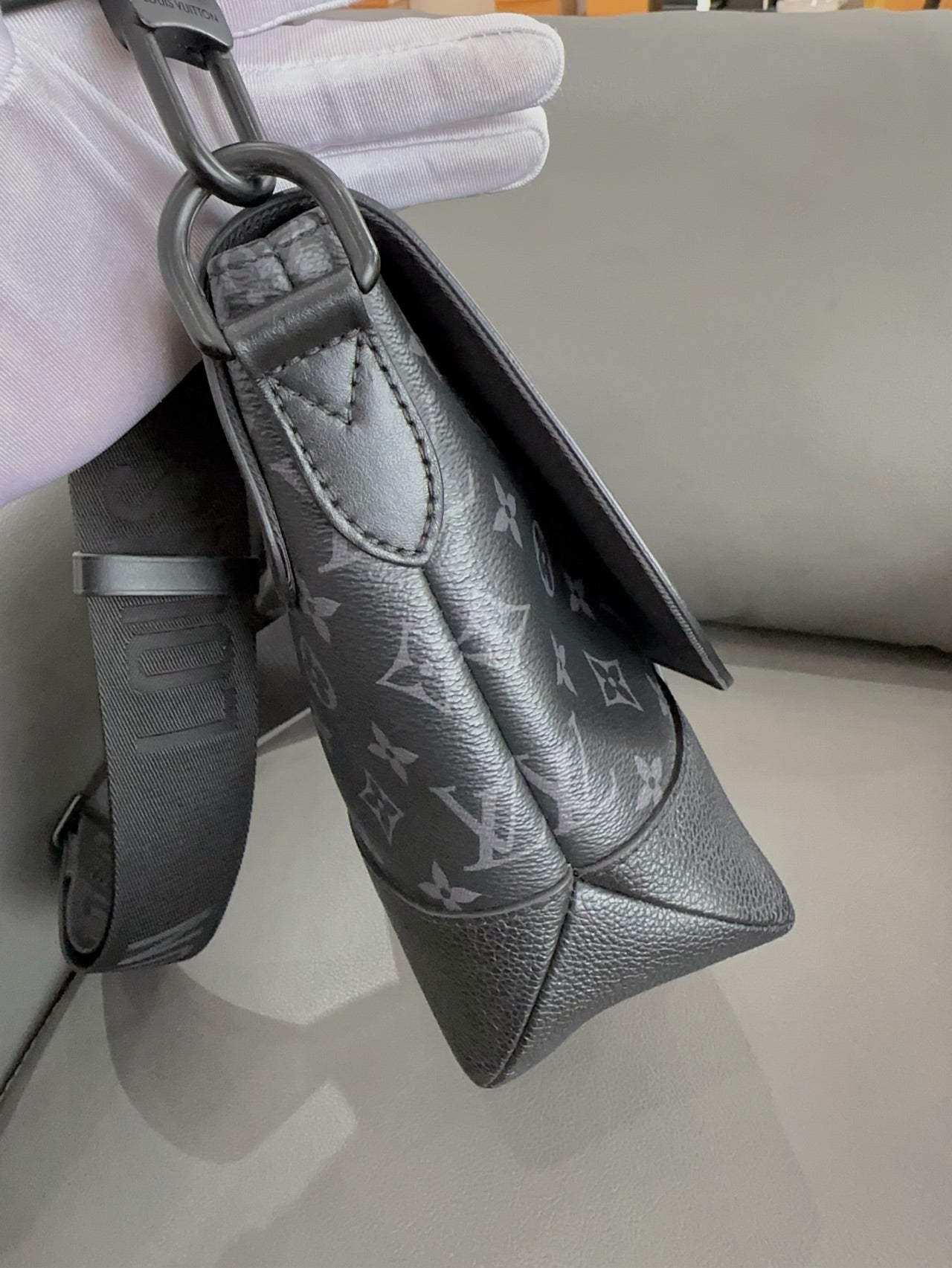 Louis Vuitton - Saumur - Leather - Grey - (medium)