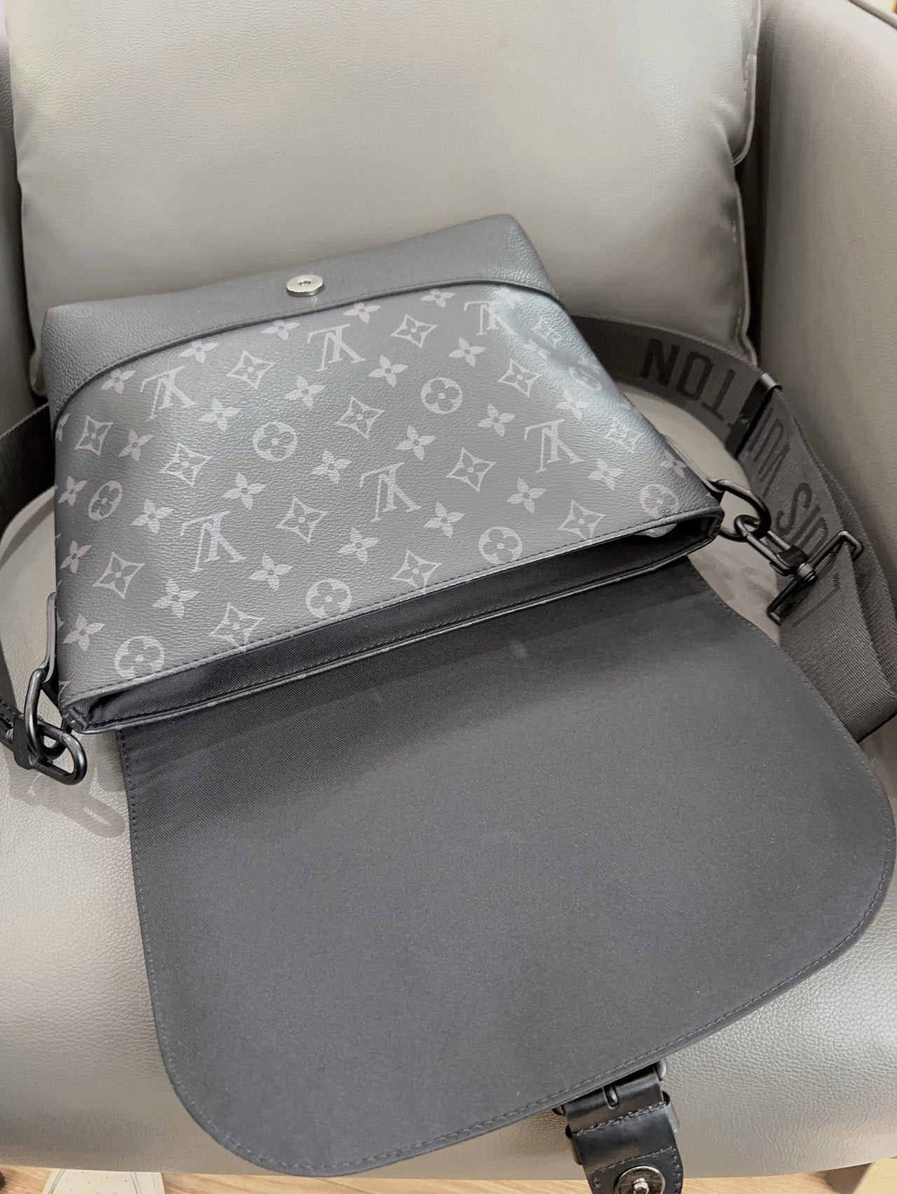 Louis Vuitton - Saumur - Leather - Grey - (medium)