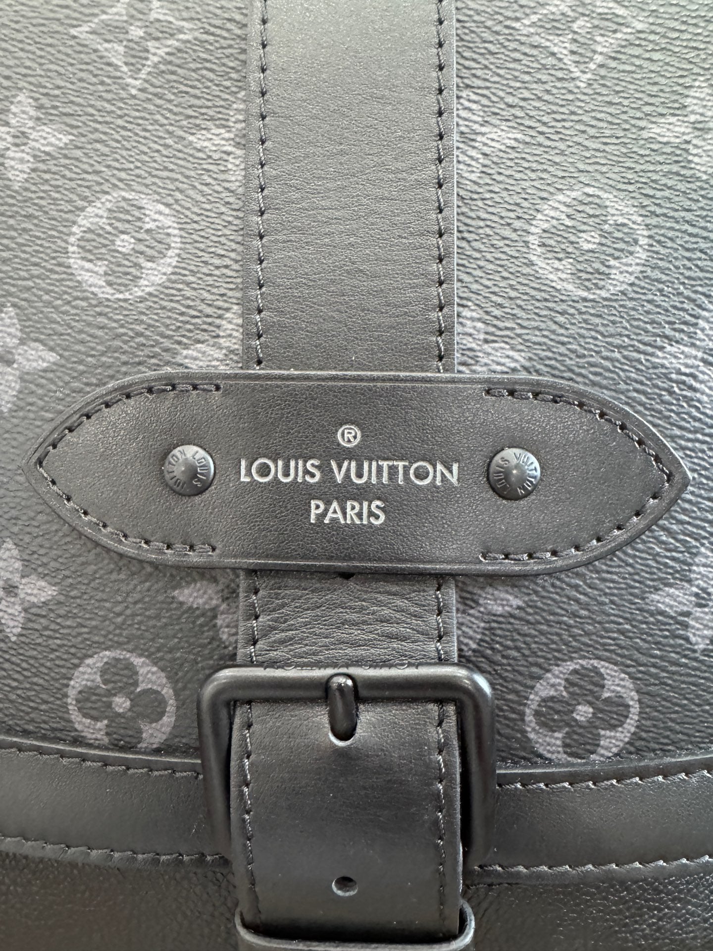 Louis Vuitton - Saumur - Leather - Grey - (medium)