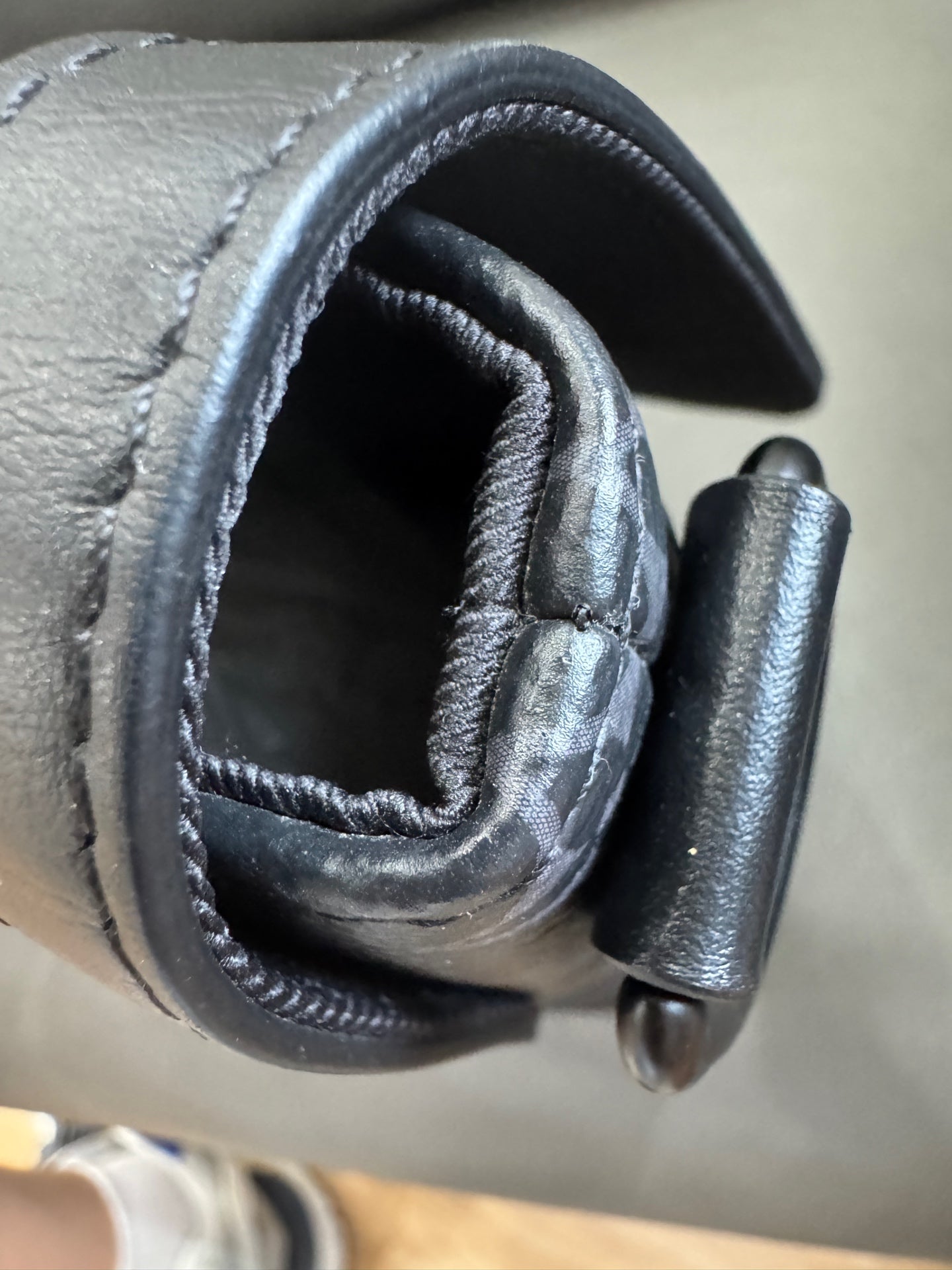 Louis Vuitton - Saumur - Leather - Grey - (medium)
