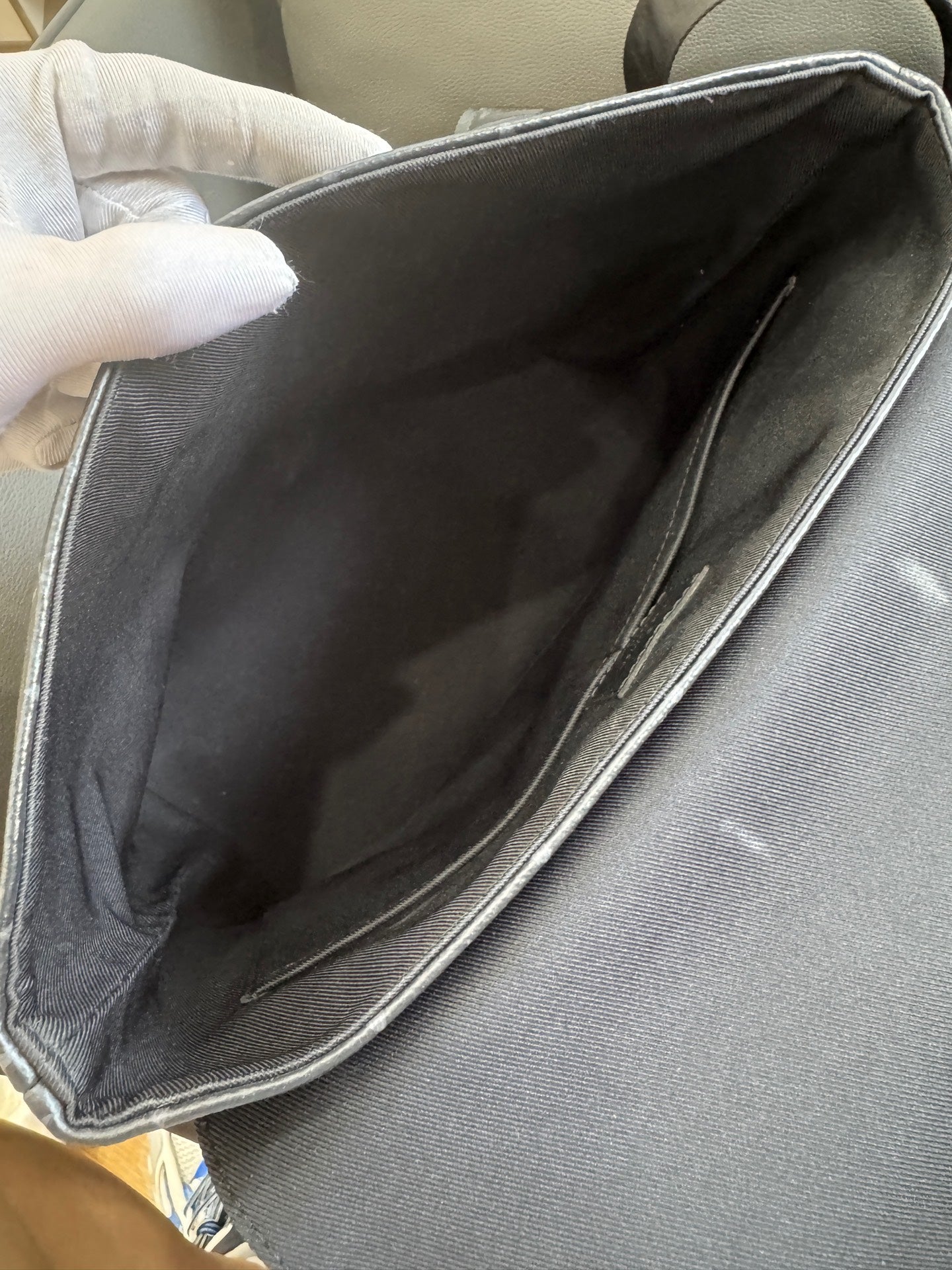 Louis Vuitton - Saumur - Leather - Grey - (medium)