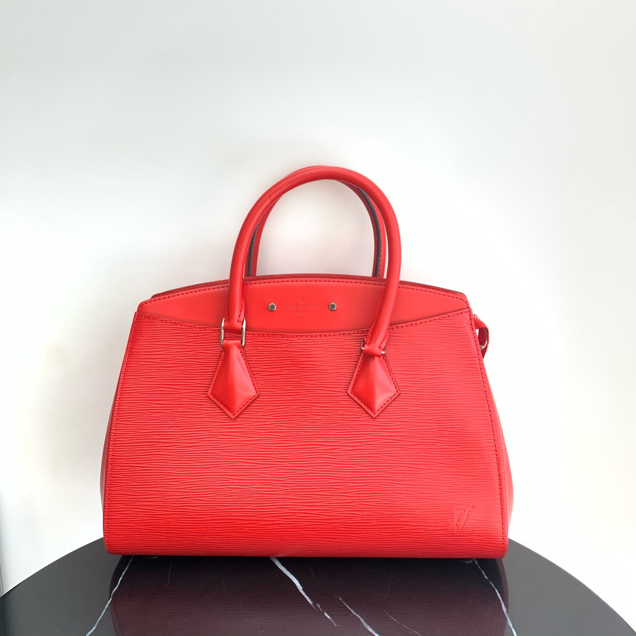 Louis Vuitton - Saumur - Leather - Red - (medium)
