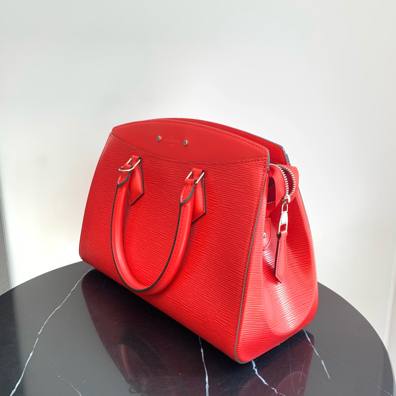 Louis Vuitton - Saumur - Leather - Red - (medium)