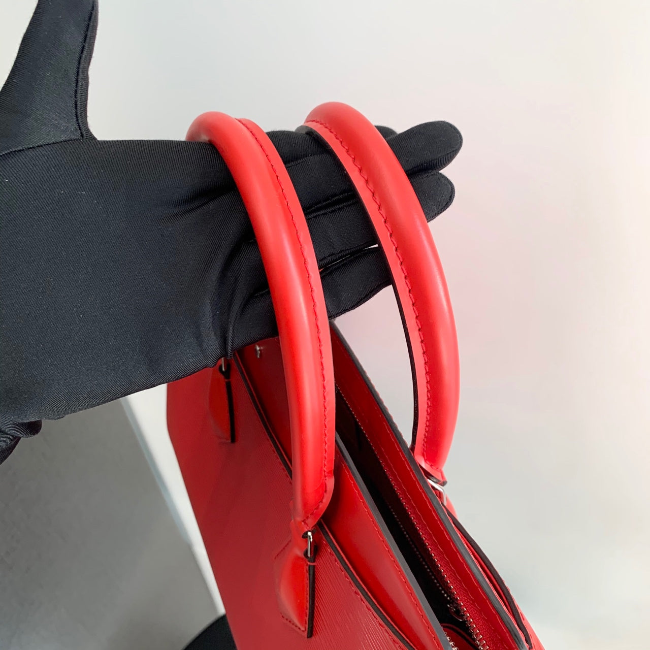 Louis Vuitton - Saumur - Leather - Red - (medium)