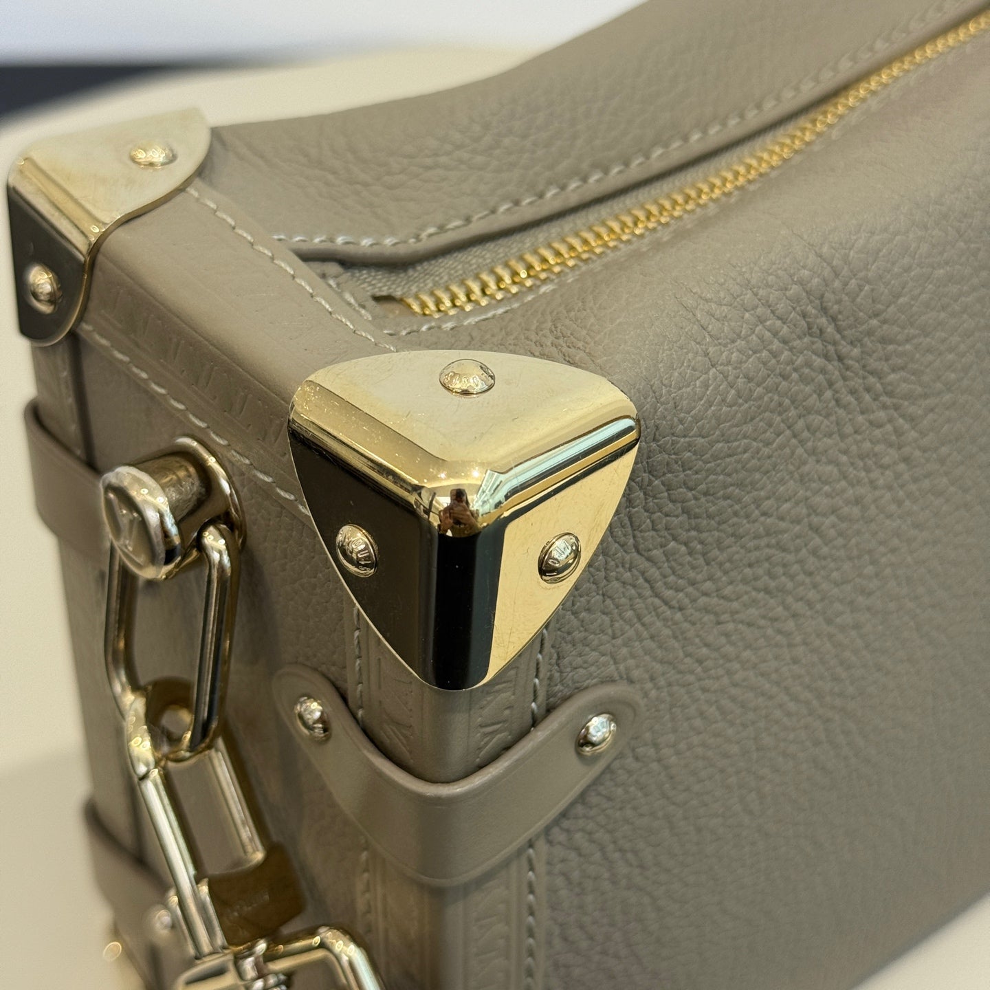 Louis Vuitton - Side Trunk Soft Trunk - Grained leather - Grey - (mini)