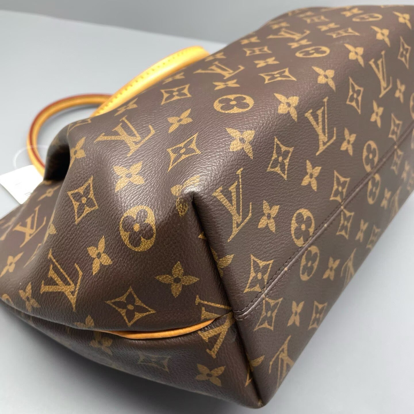 Louis Vuitton - Siena PM - Monogram canvas with natural cowhide leather trim - Brown with natural Vachetta and gold-tone hardware - (Medium)