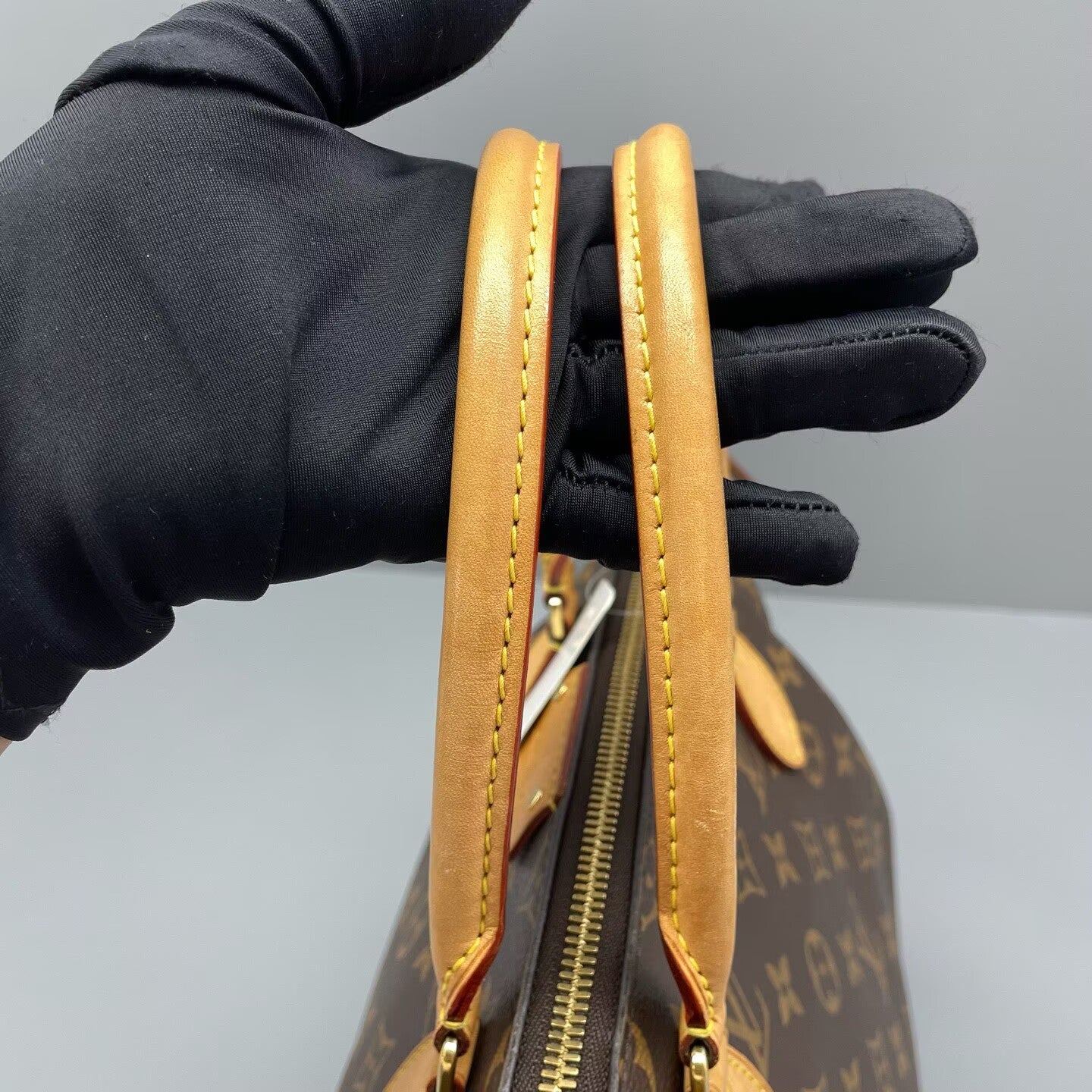 Louis Vuitton - Siena PM - Monogram canvas with natural cowhide leather trim - Brown with natural Vachetta and gold-tone hardware - (Medium)