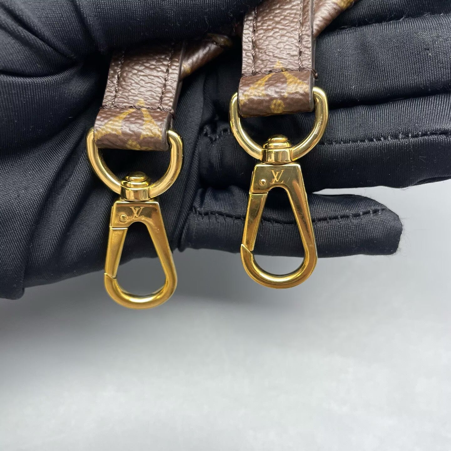 Louis Vuitton - Siena PM - Monogram canvas with natural cowhide leather trim - Brown with natural Vachetta and gold-tone hardware - (Medium)