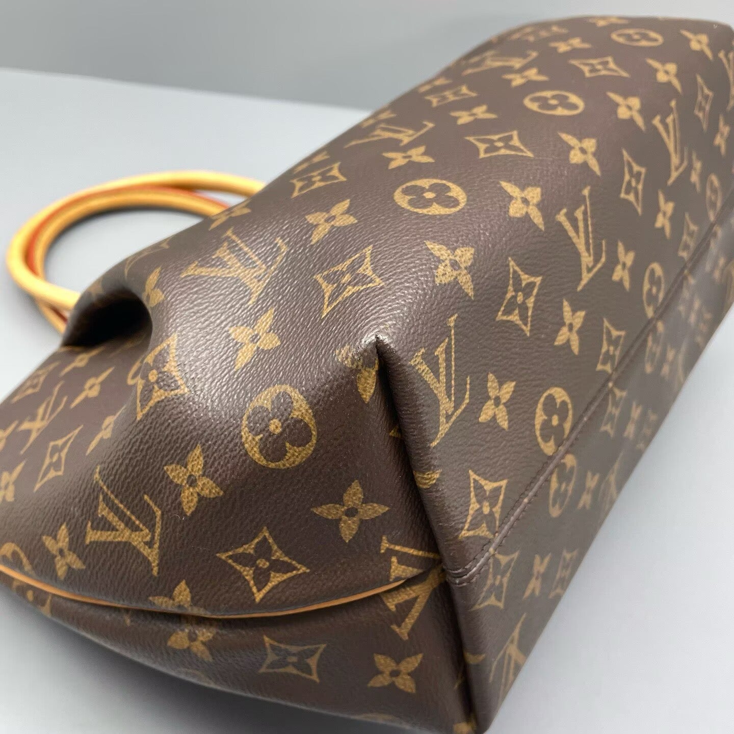 Louis Vuitton - Siena PM - Monogram canvas with natural cowhide leather trim - Brown with natural Vachetta and gold-tone hardware - (Medium)