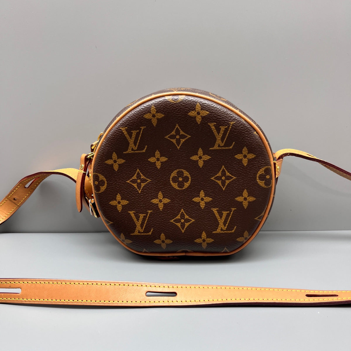 Louis Vuitton - Soft Round Pouch - Leather - Brown - (mini)