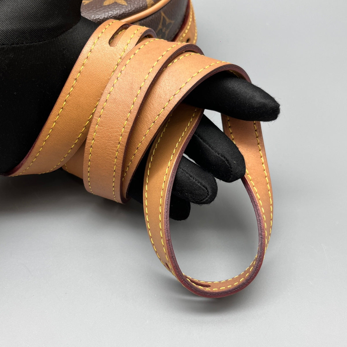 Louis Vuitton - Soft Round Pouch - Leather - Brown - (mini)