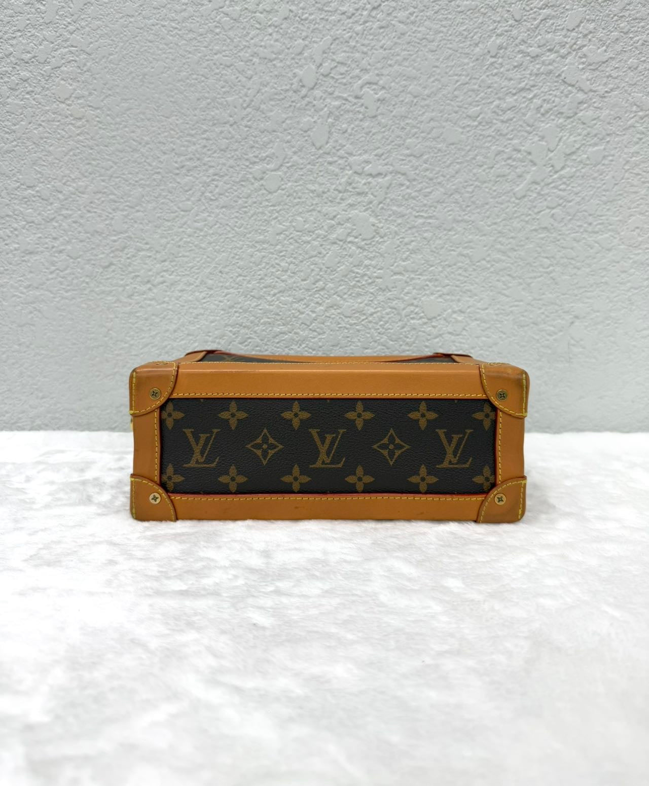 Louis Vuitton - Soft Trunk - Leather - Brown - (medium)