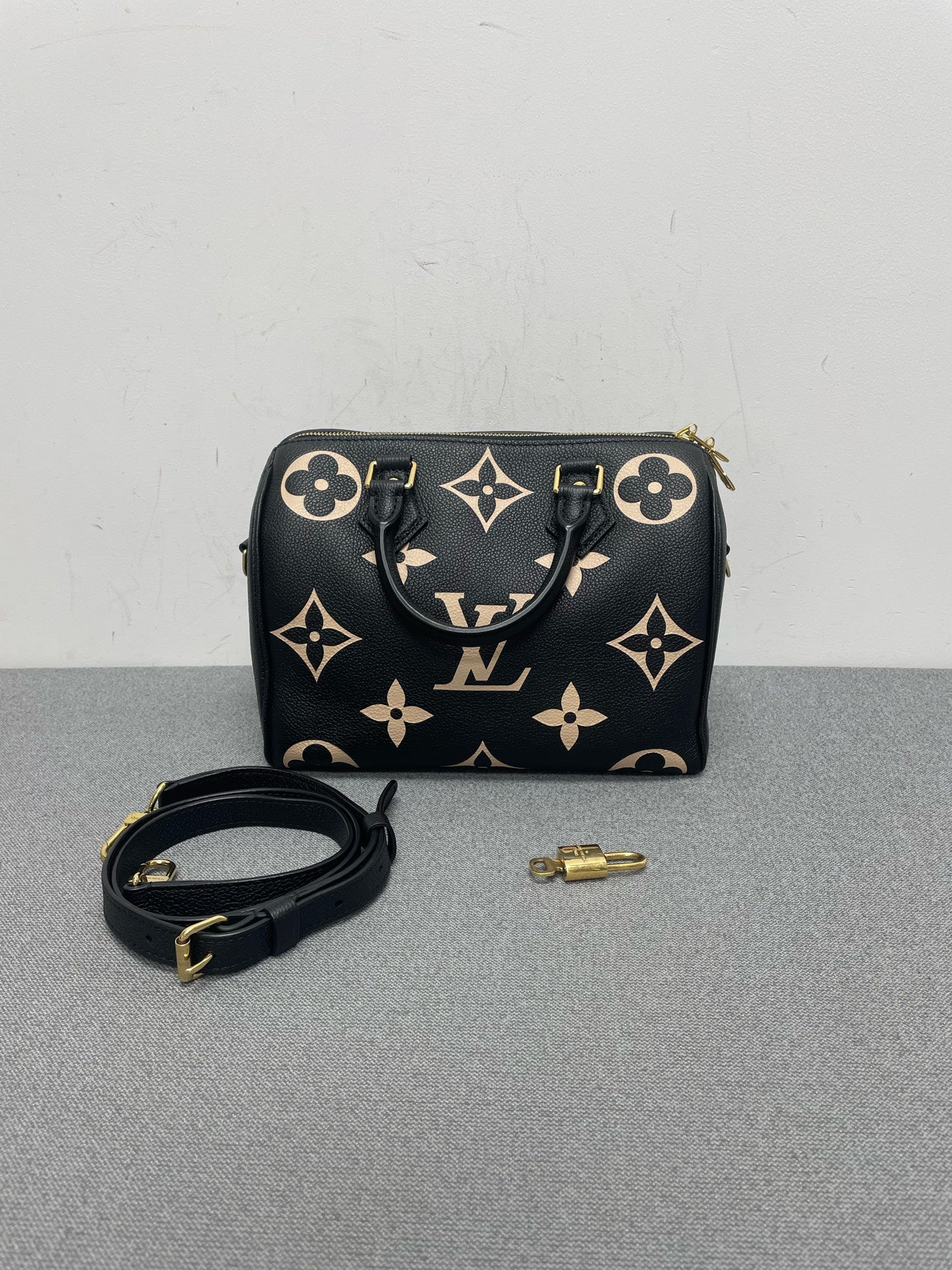 Louis Vuitton - Speedy 25 - Leather - Black - (medium)