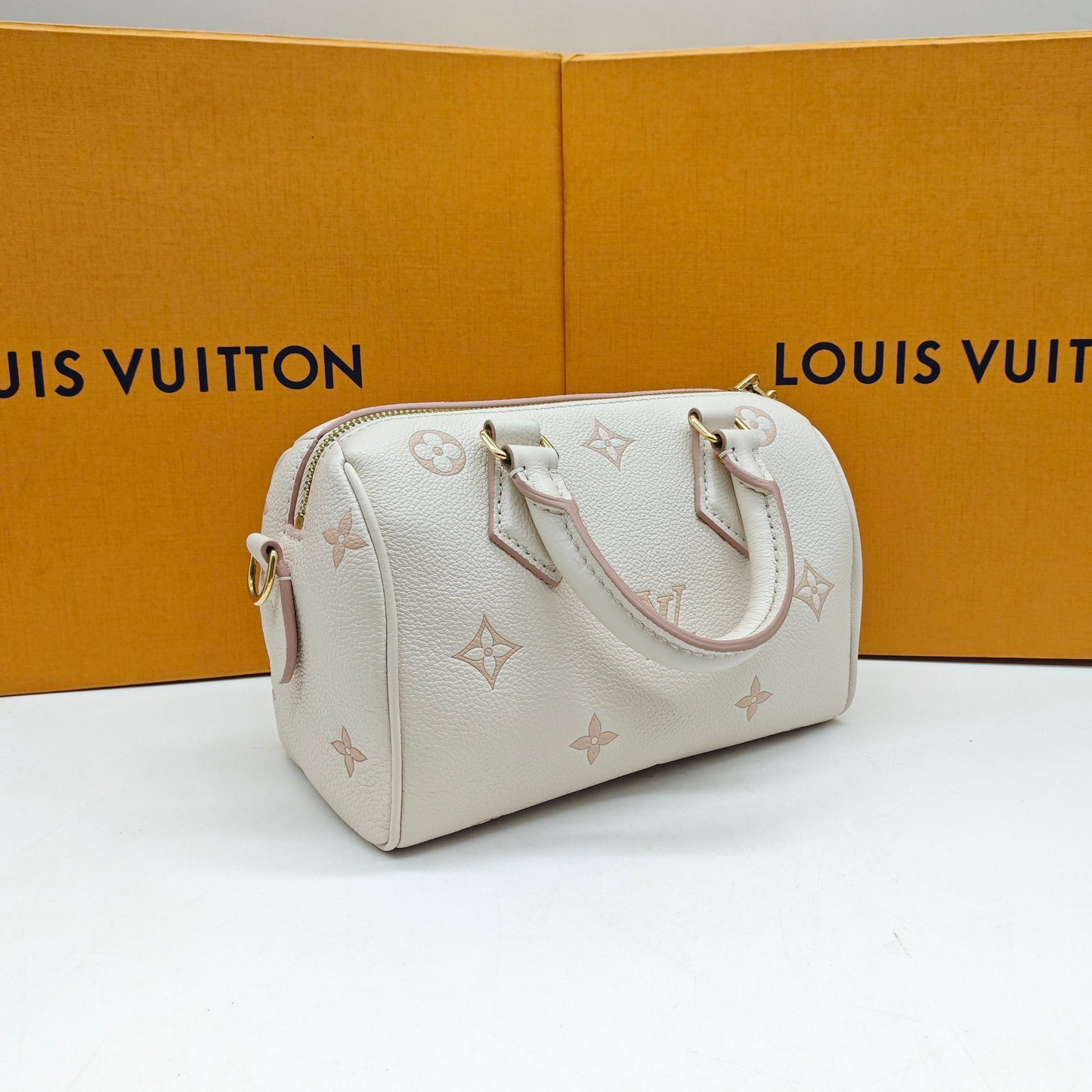 Louis Vuitton - Speedy Bandoulière 20 - Embossed grained leather - Cream white with pink accents - (mini)