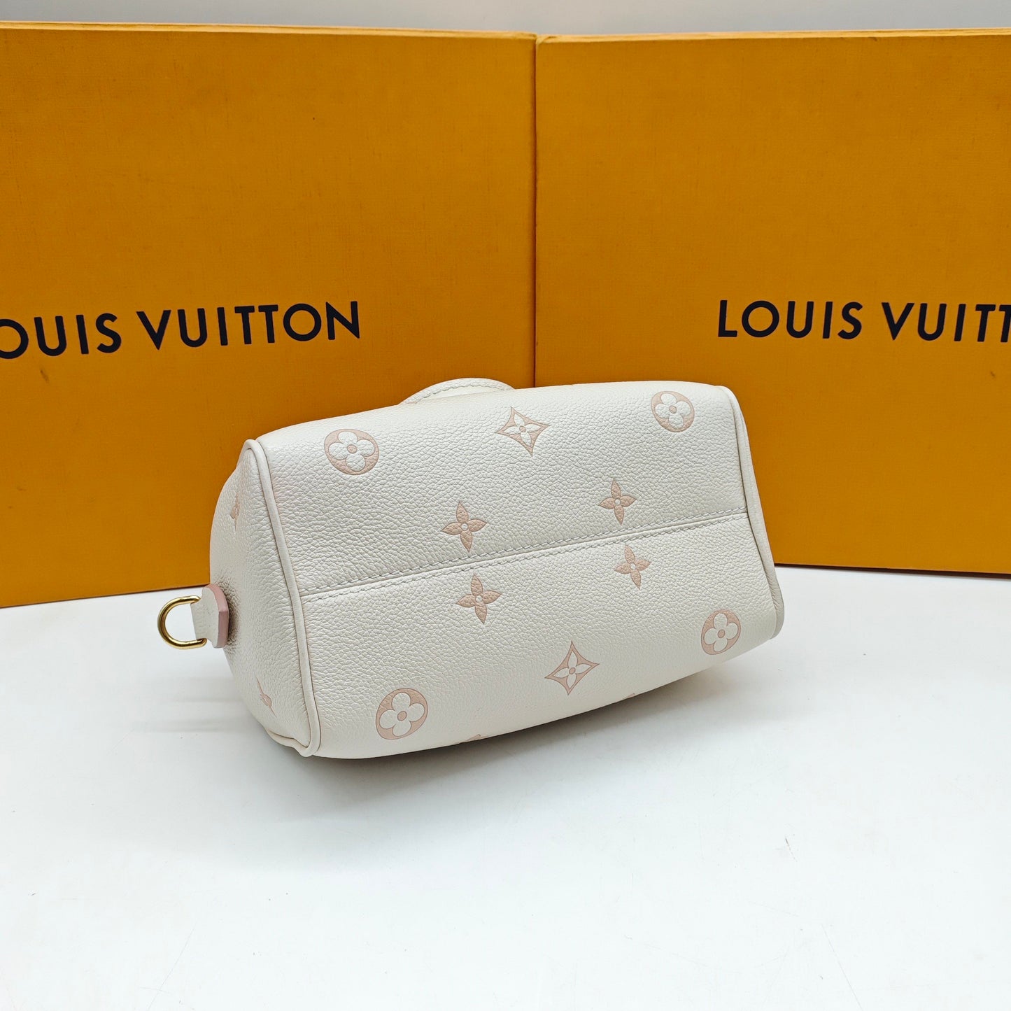 Louis Vuitton - Speedy Bandoulière 20 - Embossed grained leather - Cream white with pink accents - (mini)