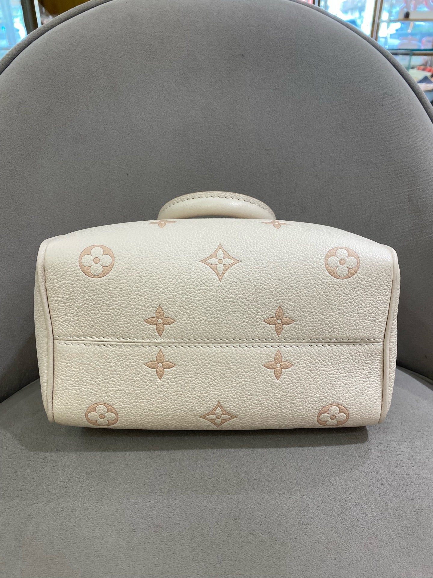 Louis Vuitton - Speedy Bandoulière 20 - Embossed grained leather - Cream white with pink accents - (mini)
