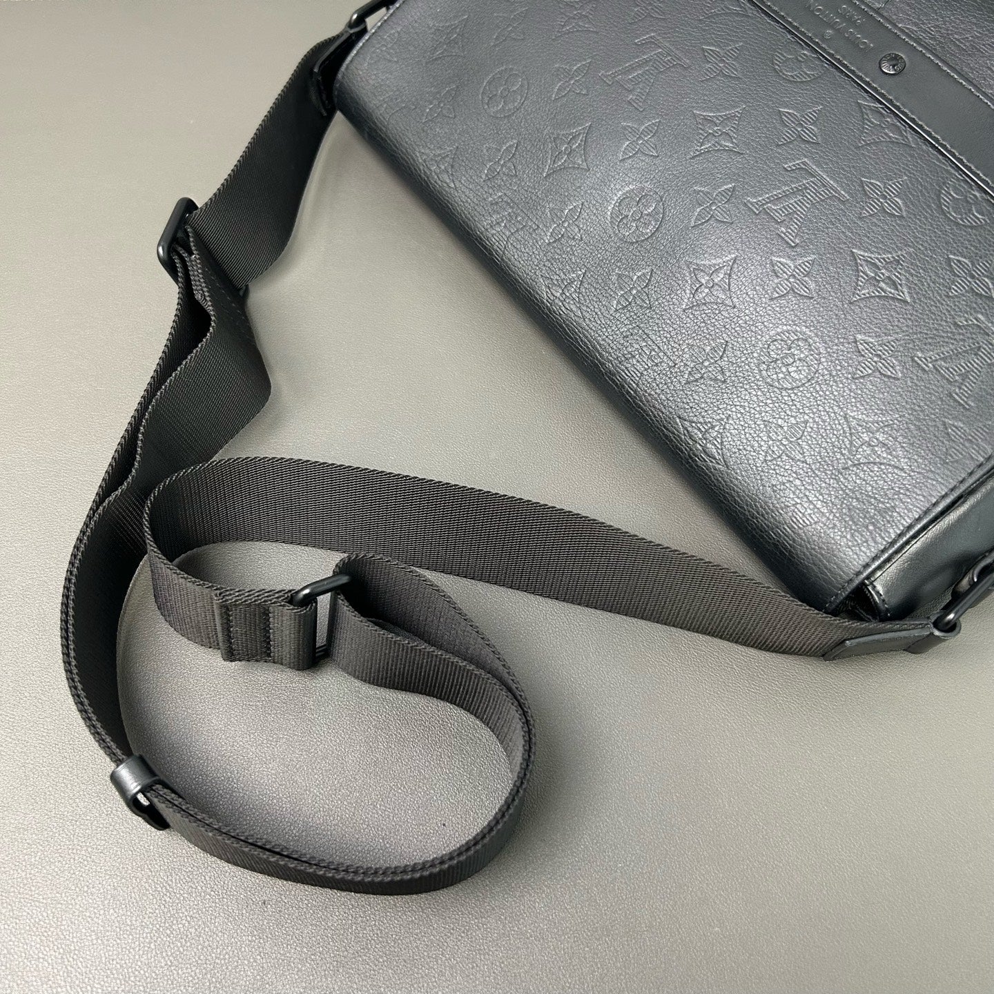 Louis Vuitton - Sprinter - Leather - Black - (medium)