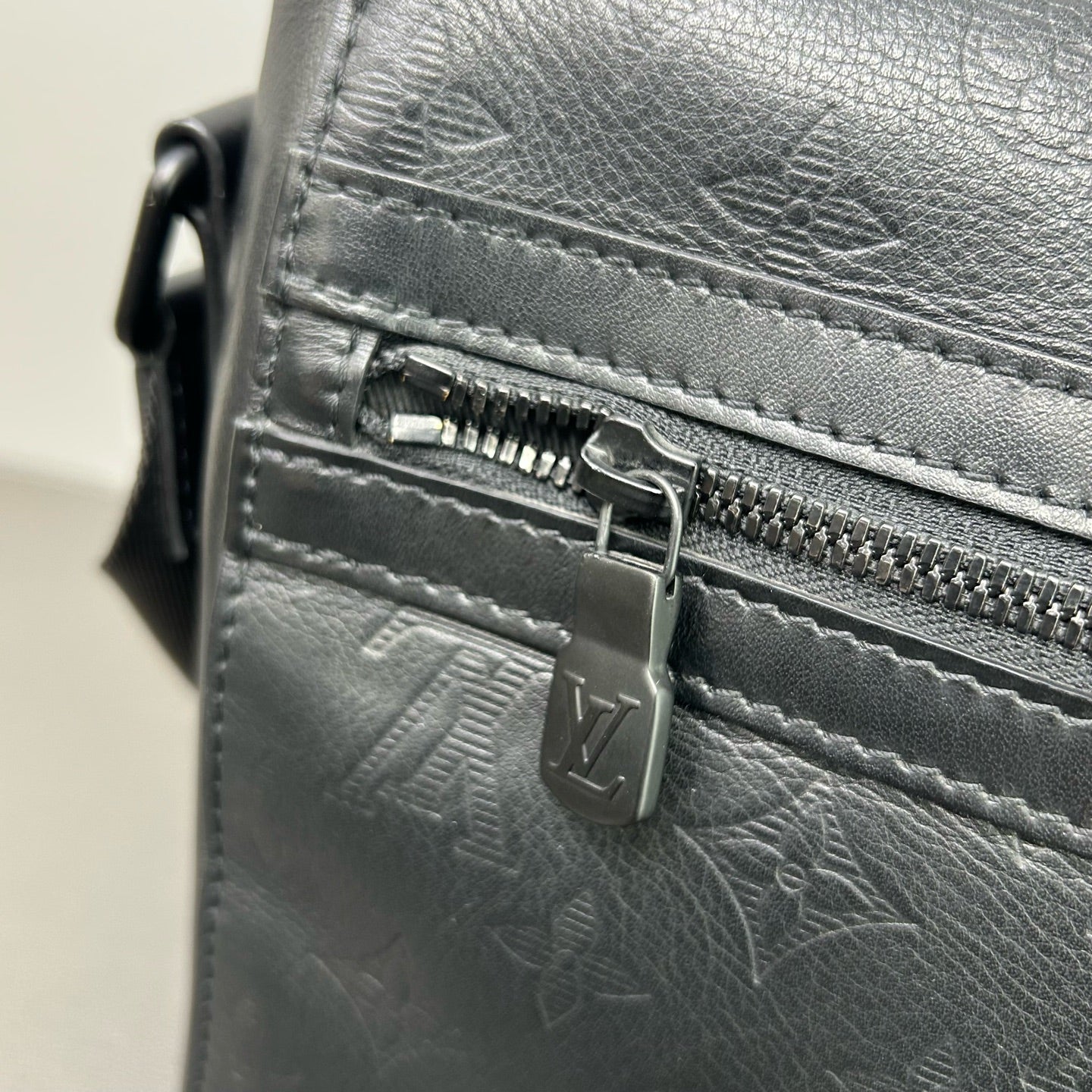 Louis Vuitton - Sprinter - Leather - Black - (medium)