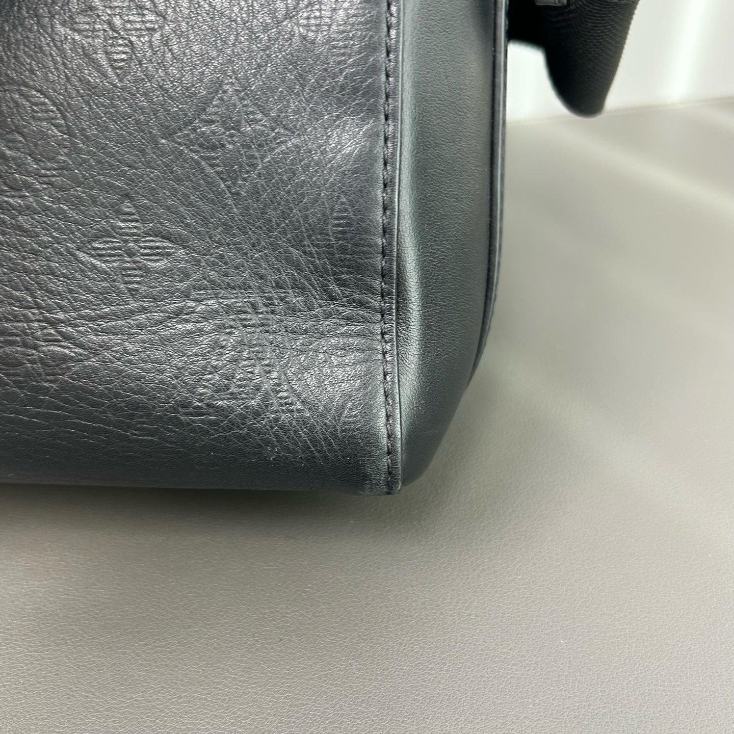 Louis Vuitton - Sprinter - Leather - Black - (medium)