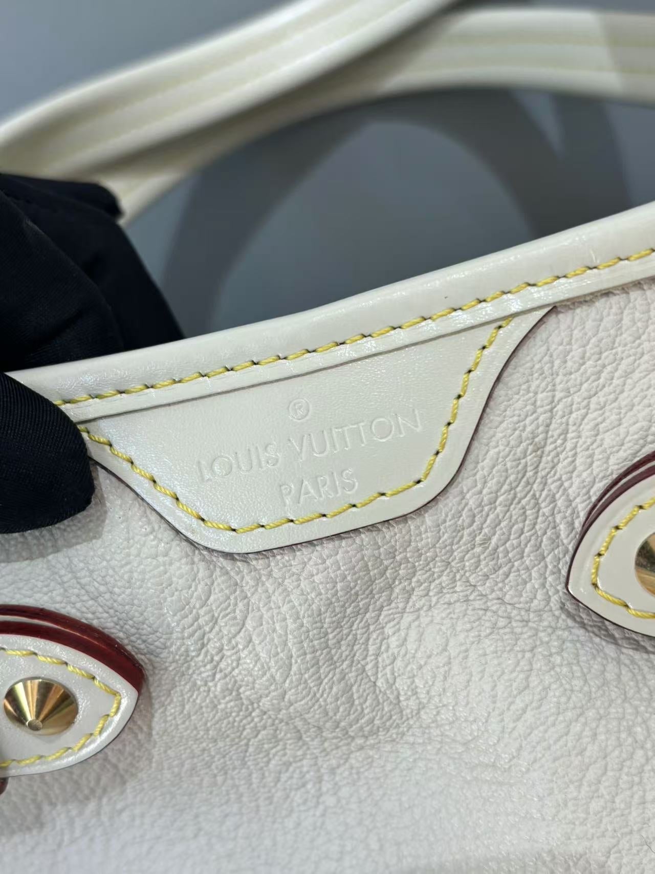 Louis Vuitton - Suhali - Leather - Beige - (Medium)