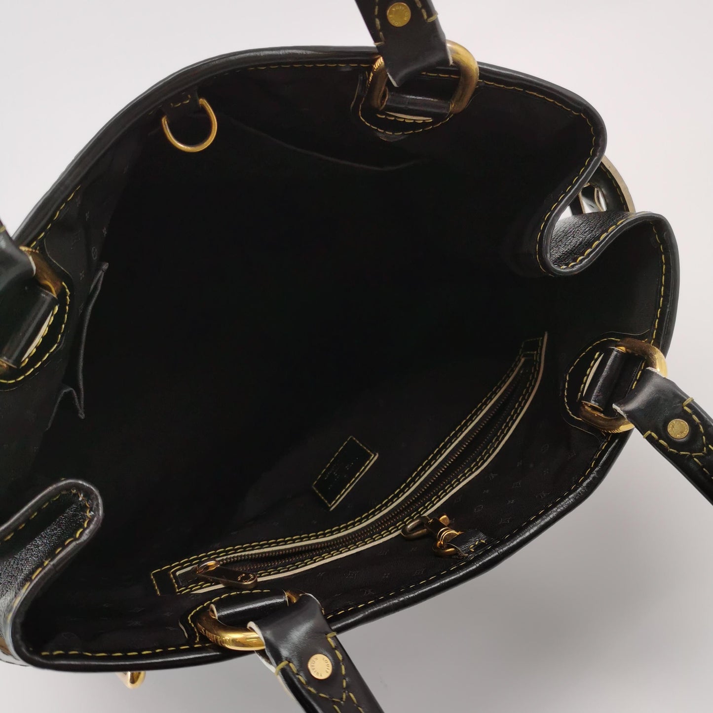 Louis Vuitton - Suhali - Leather - Black - (Medium)