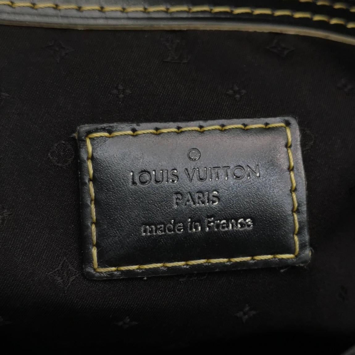 Louis Vuitton - Suhali - Leather - Black - (Medium)