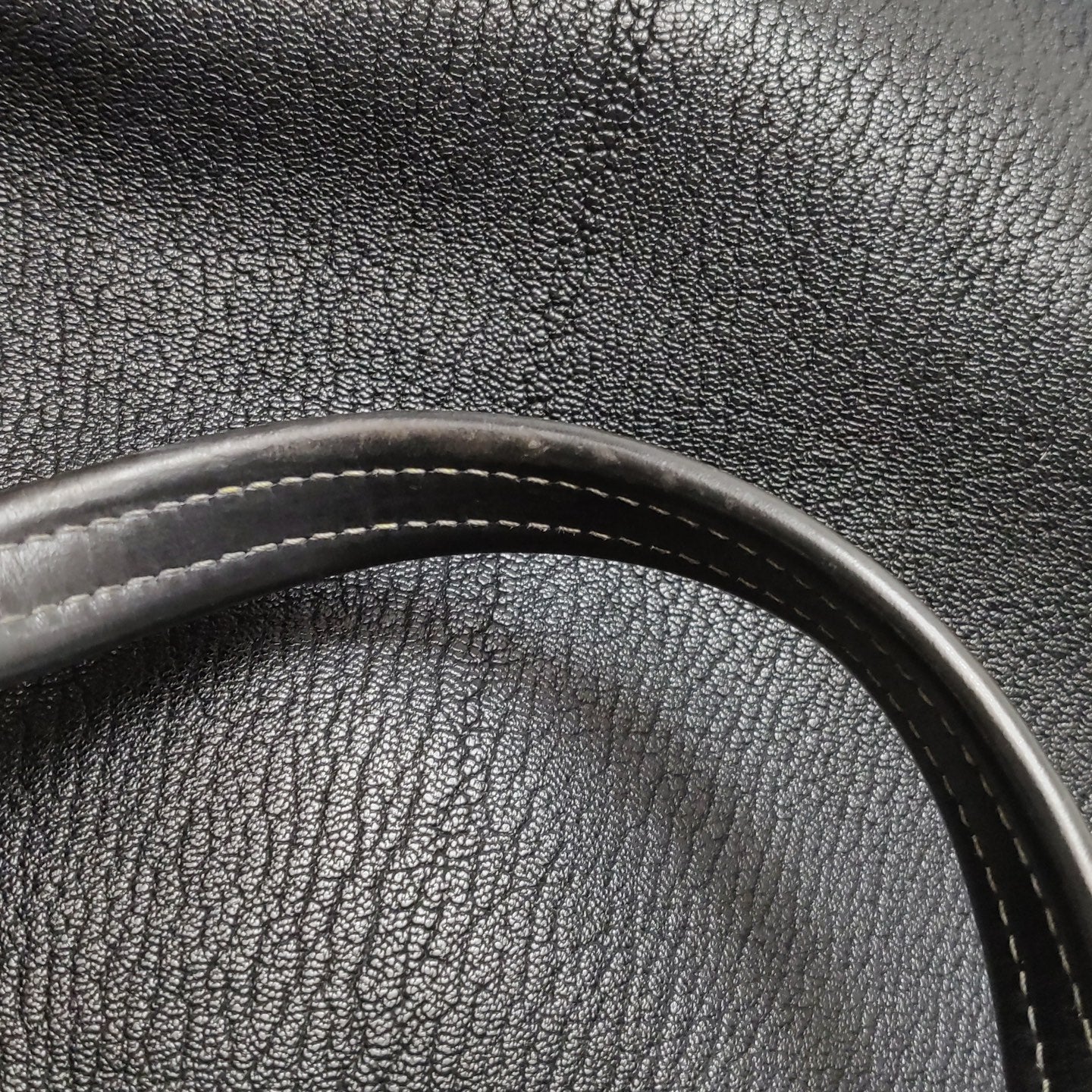 Louis Vuitton - Suhali - Leather - Black - (Medium)
