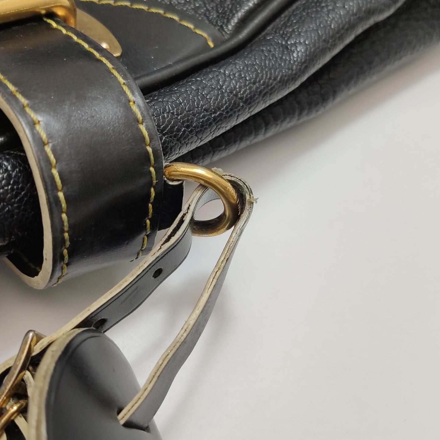 Louis Vuitton - Suhali - Leather - Black - (Medium)